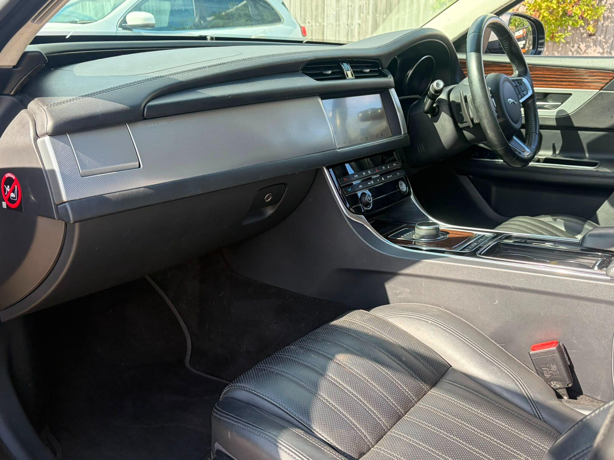 Jaguar XF view 30