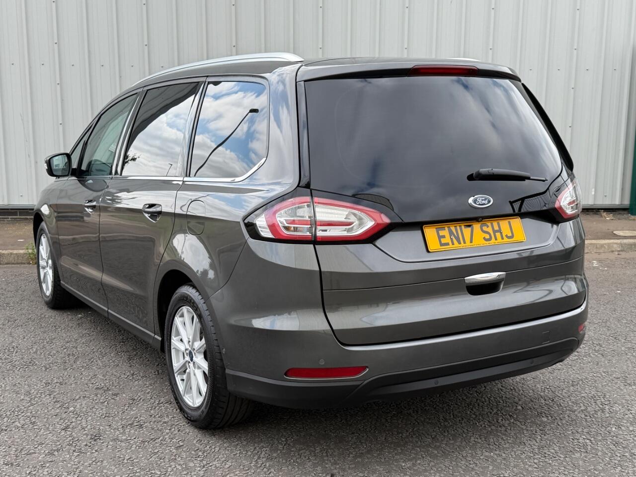 Ford Galaxy view 8
