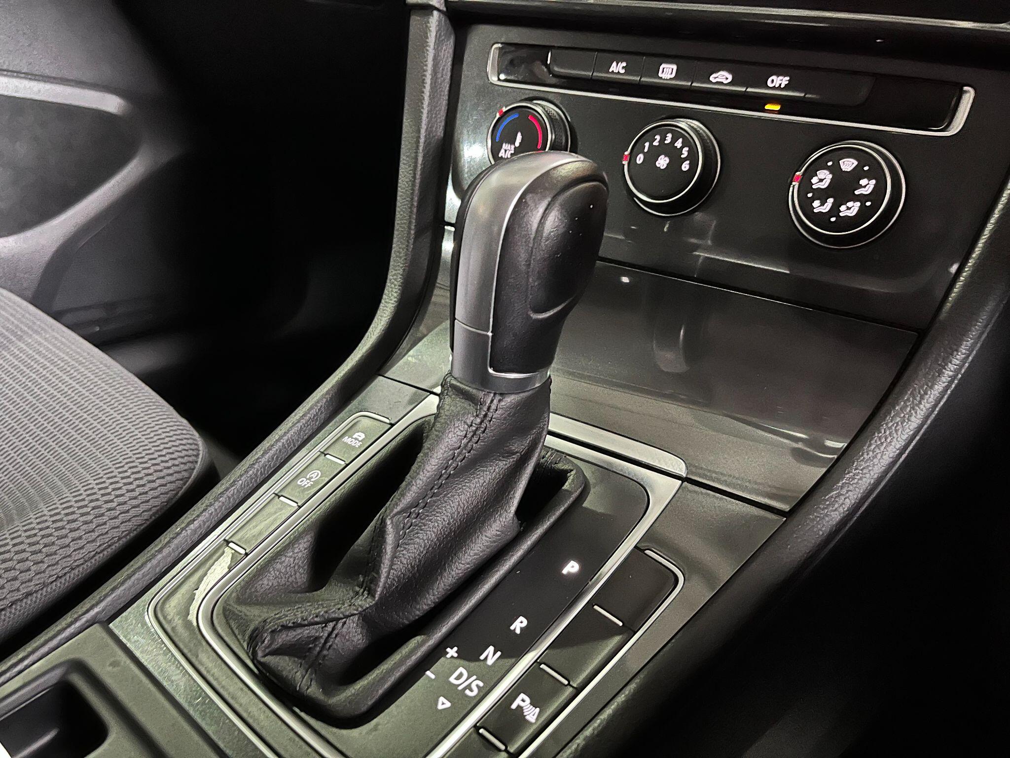 Volkswagen Golf view 16