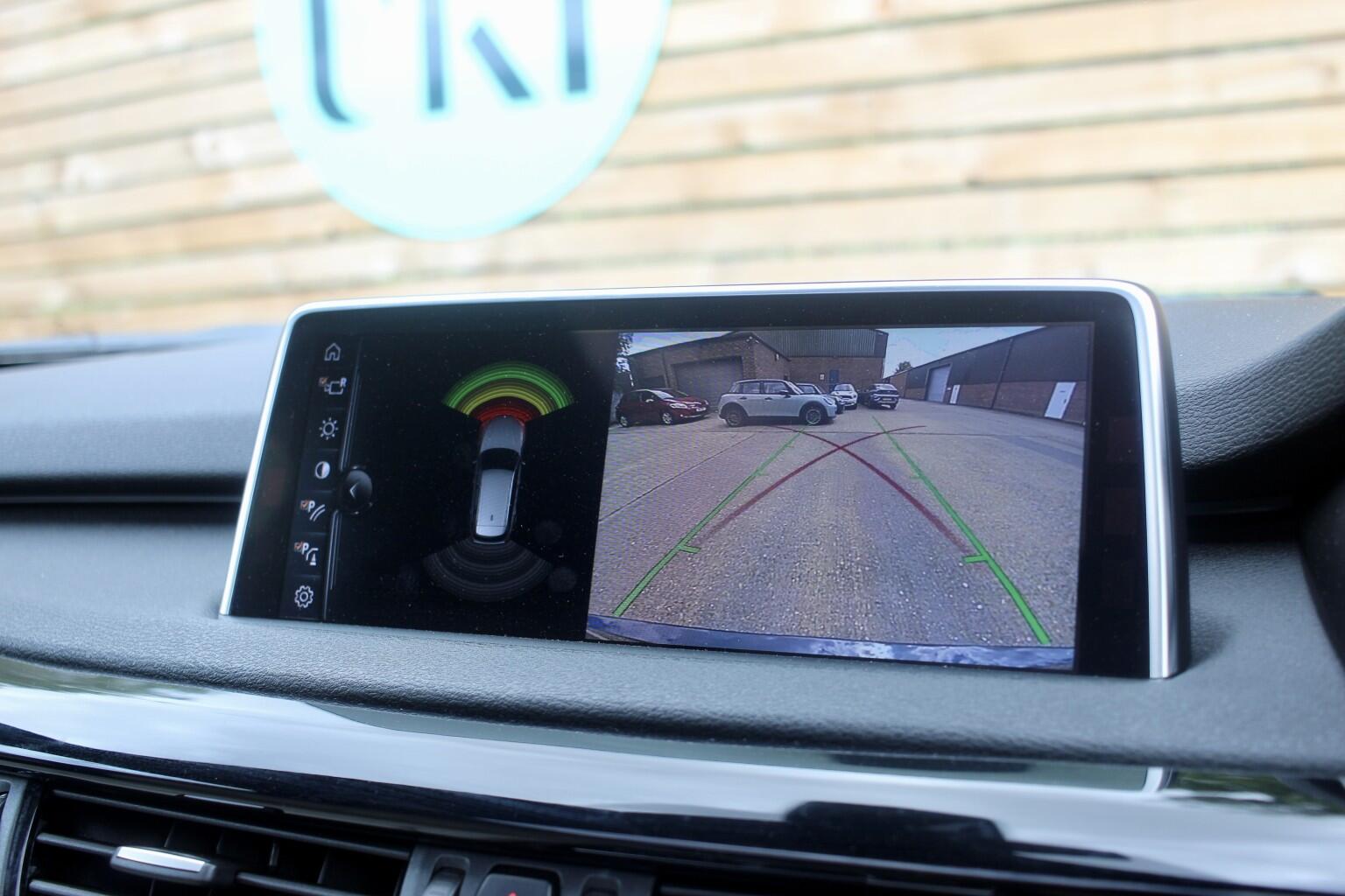 BMW X5 view 24