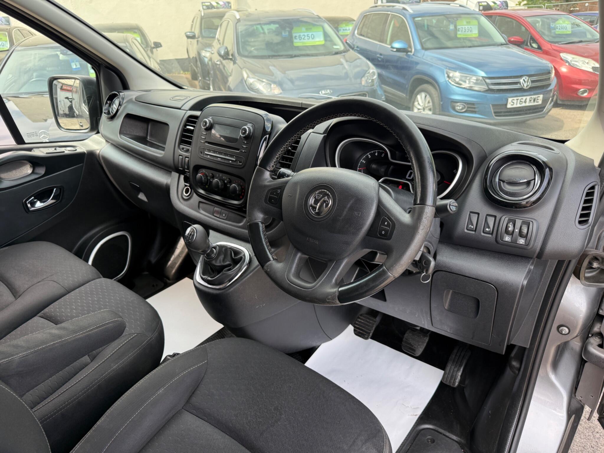 Vauxhall Vivaro - Image 14