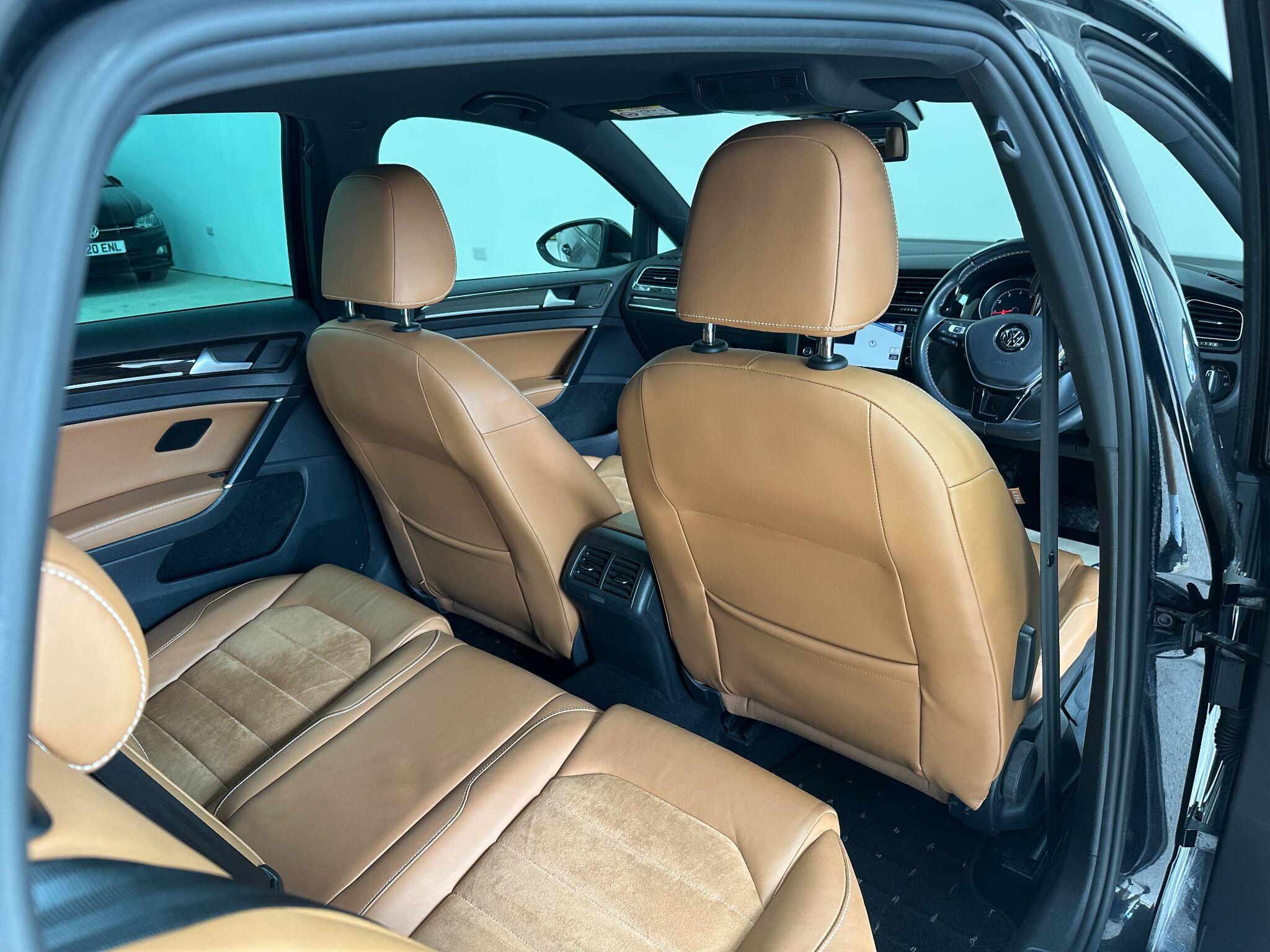 2015 Volkswagen Golf image 32