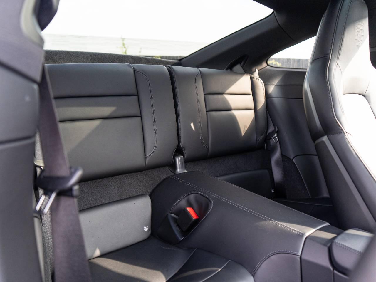 Porsche 911 view 31