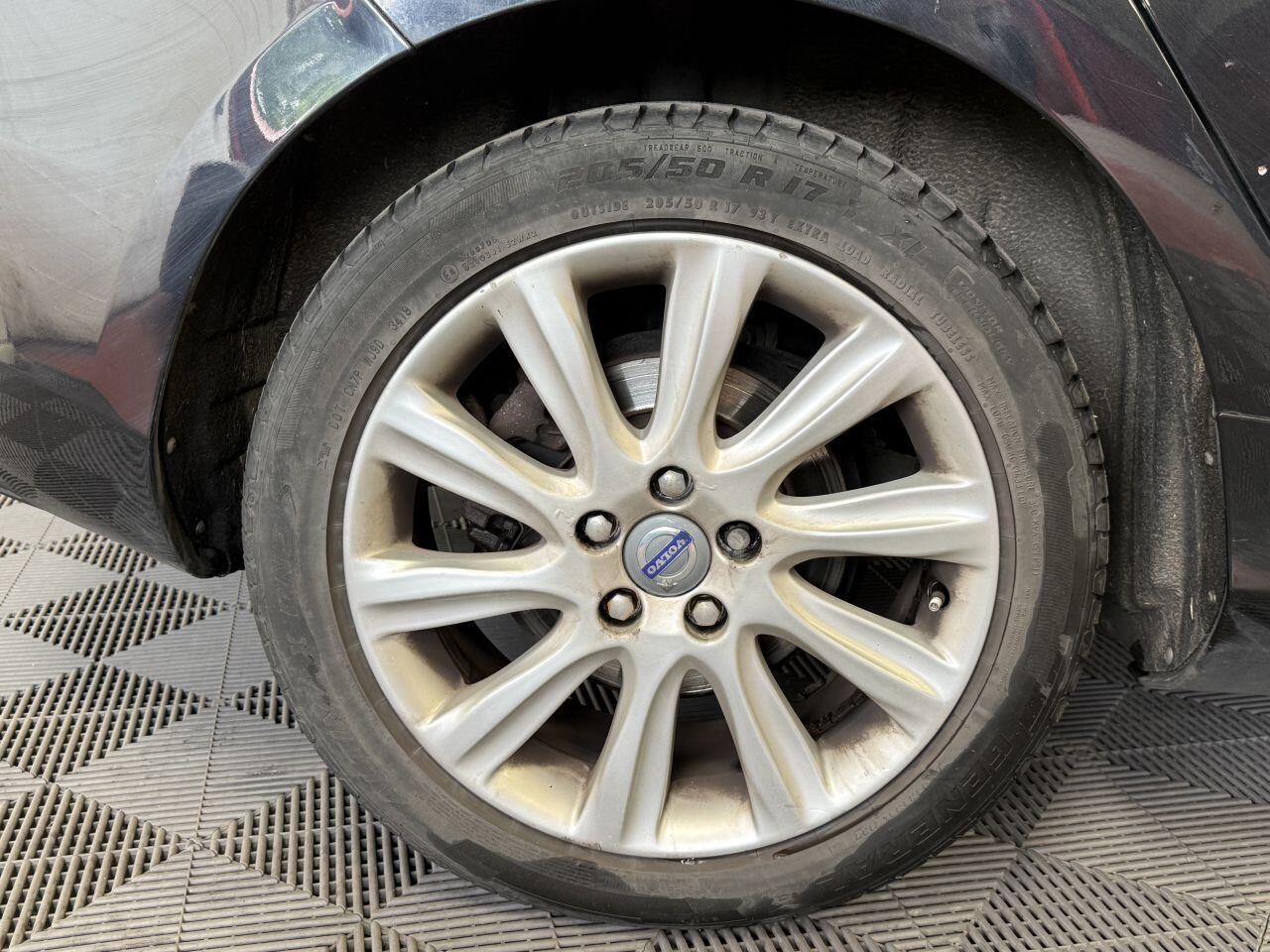 Volvo V40 view 14