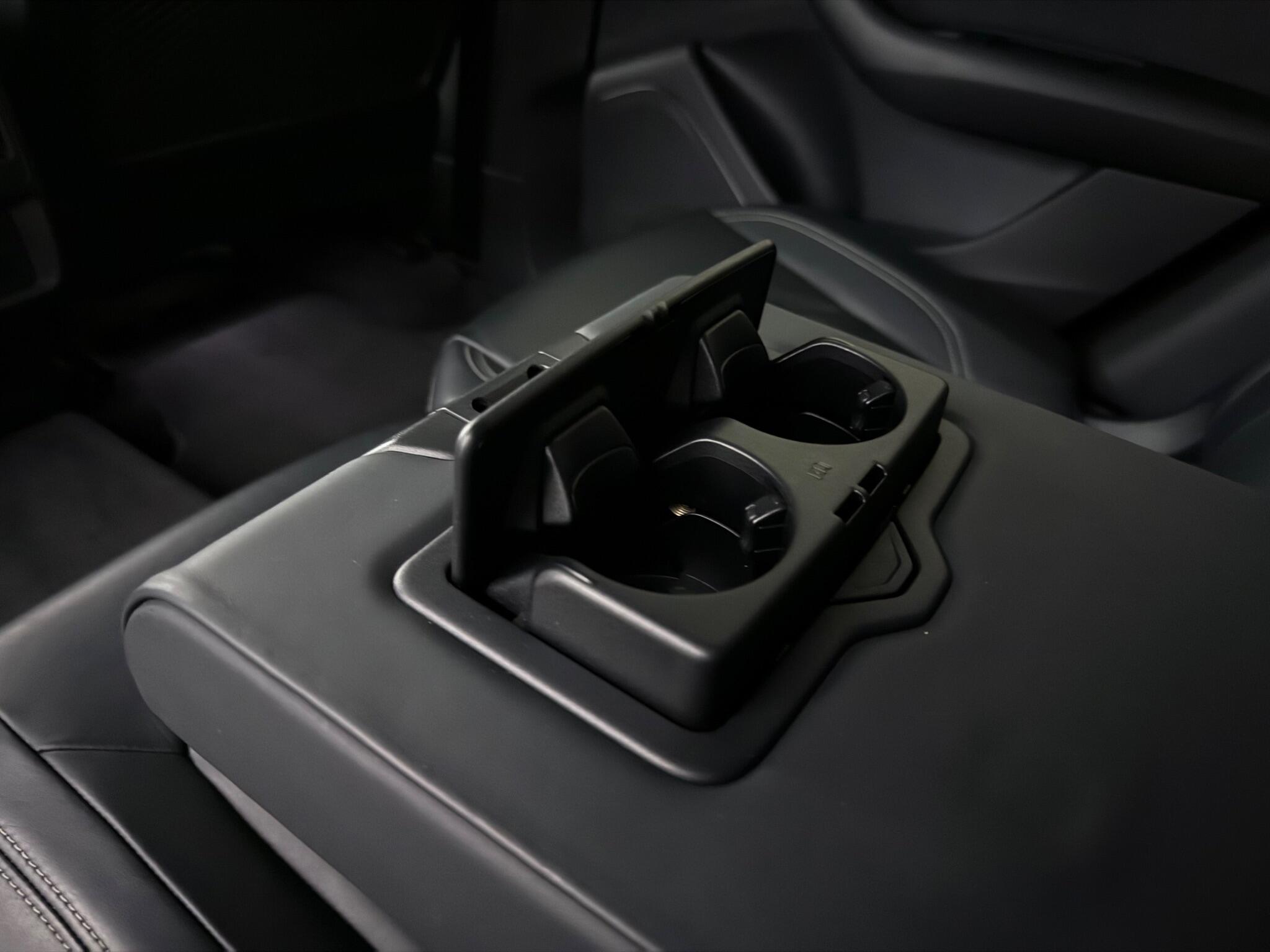 Audi Q8 view 48