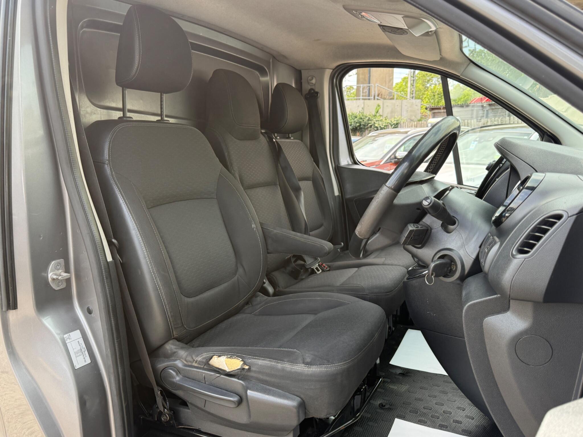 Vauxhall Vivaro - Image 16