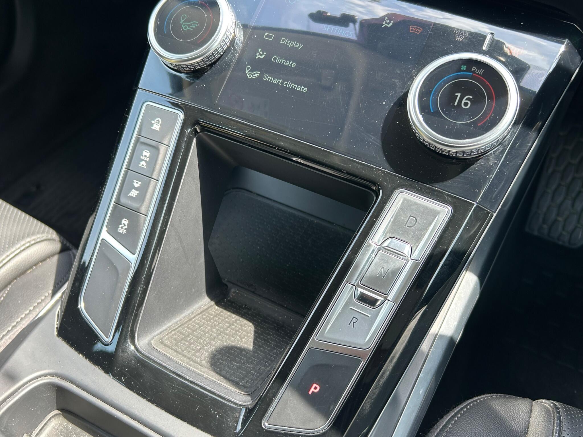 Jaguar I-Pace view 35