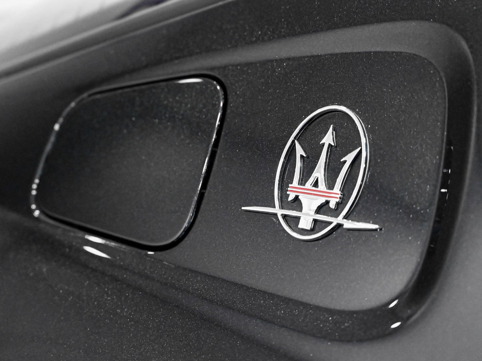 Maserati Coupe view 24