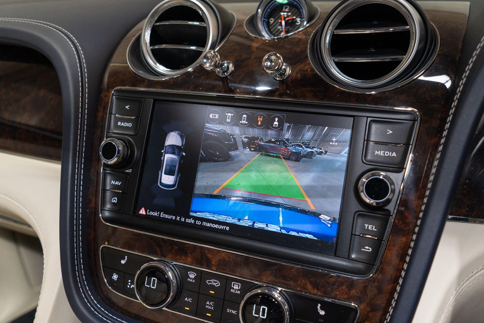 Bentley Bentayga view 21