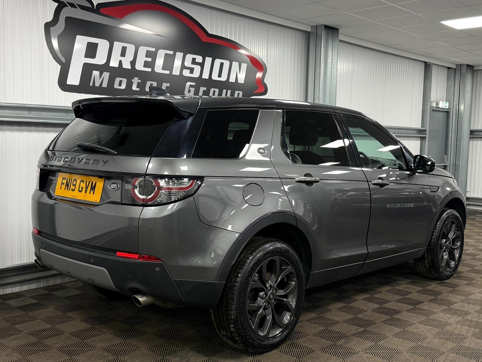 Land Rover Discovery Sport view 14
