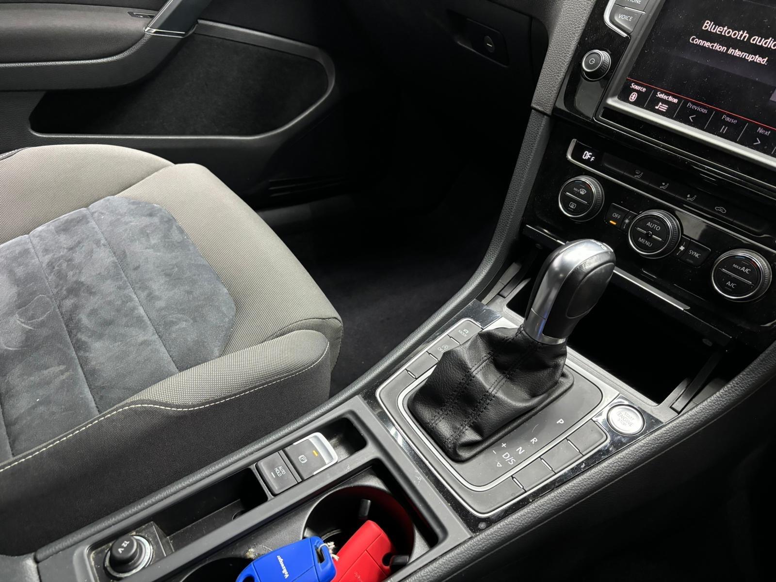 Volkswagen Golf view 9