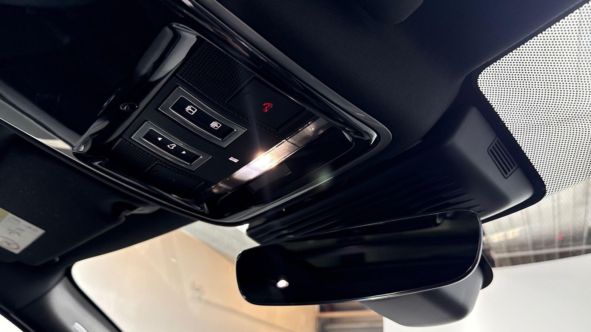 Land Rover Range Rover Velar view 24