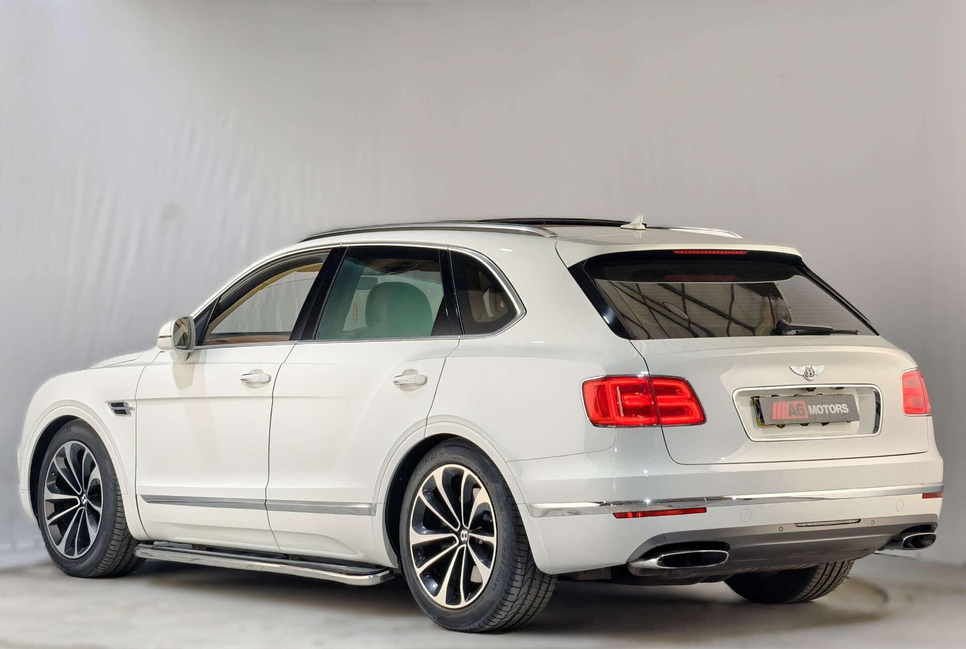 Bentley Bentayga view 16