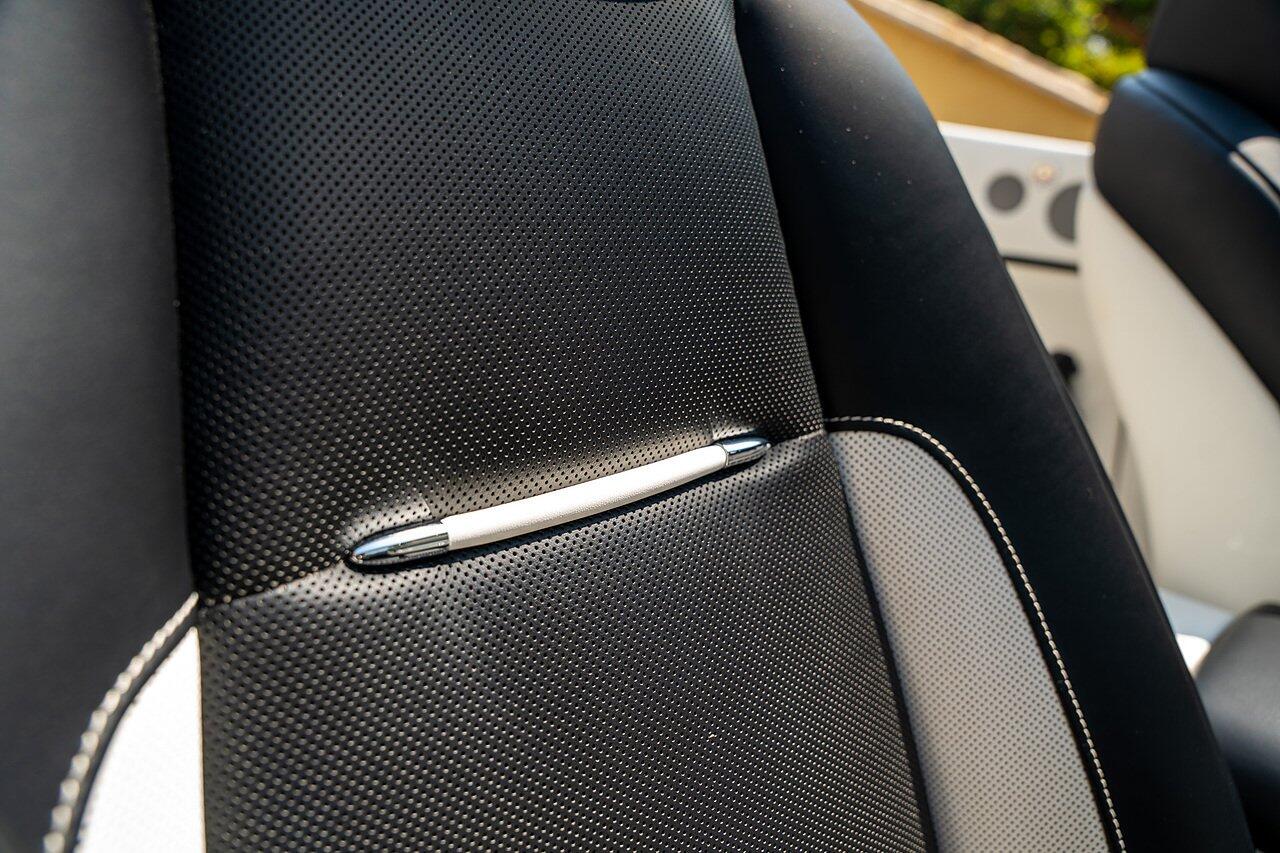 Rolls-Royce Dawn view 70