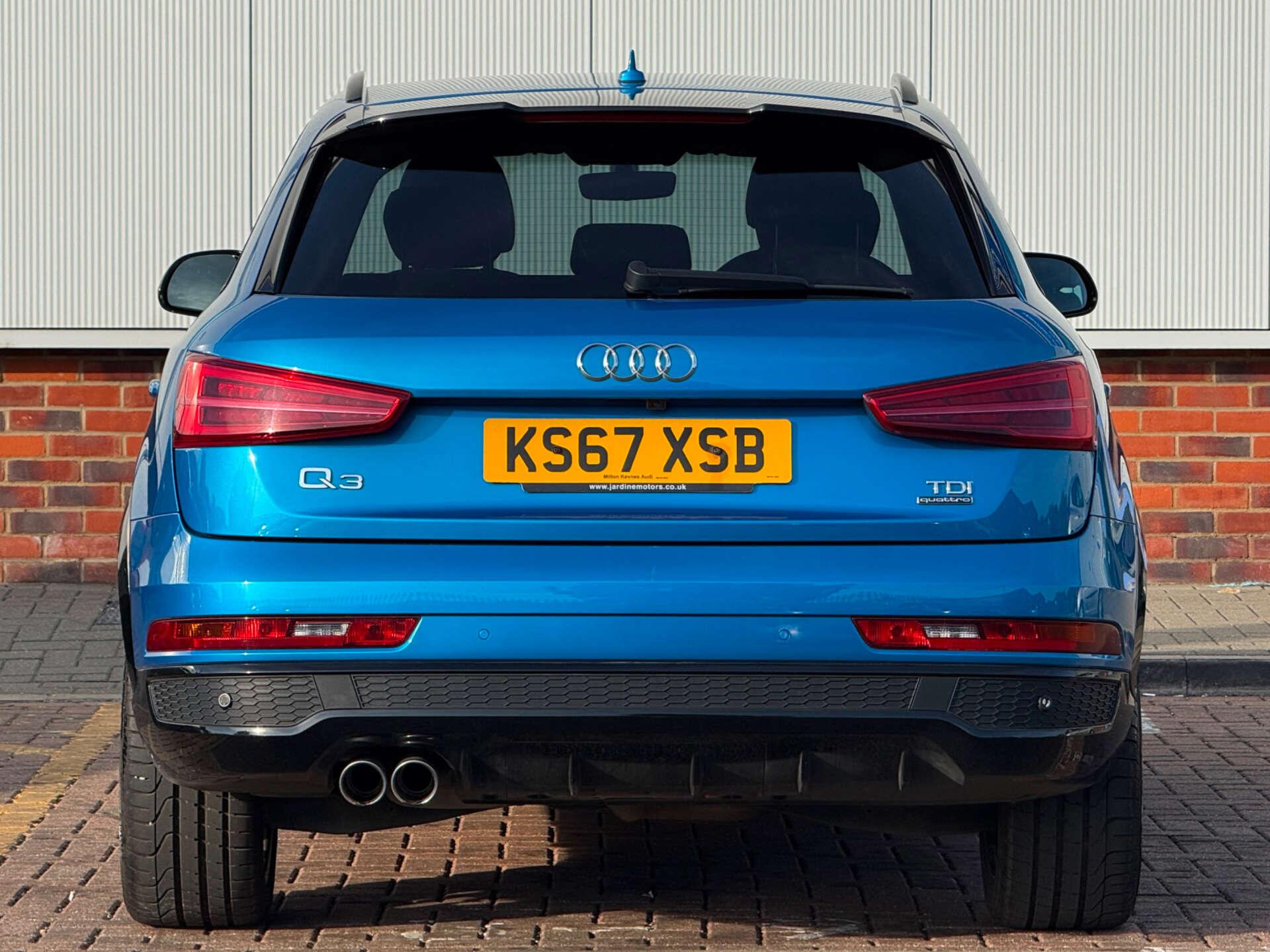 Audi Q3 view 9
