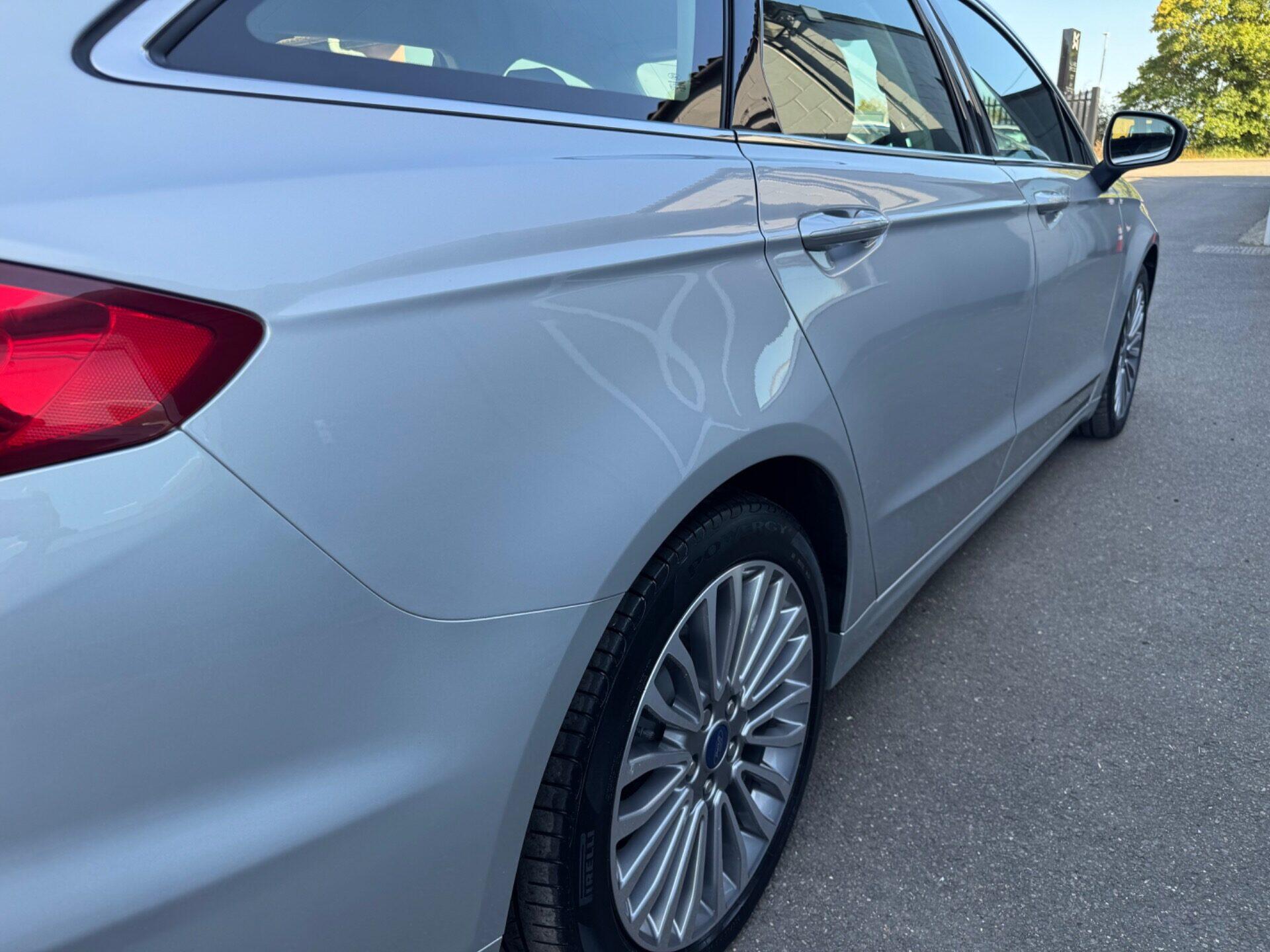 Ford Mondeo view 16