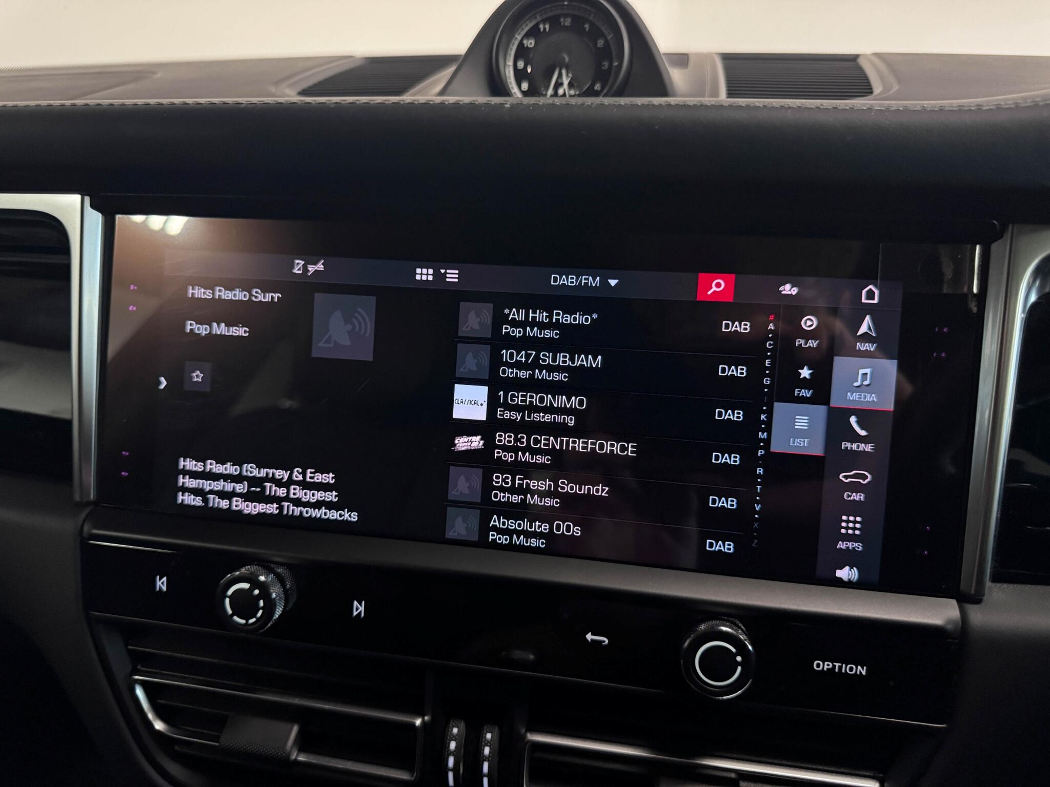 Porsche Macan view 45