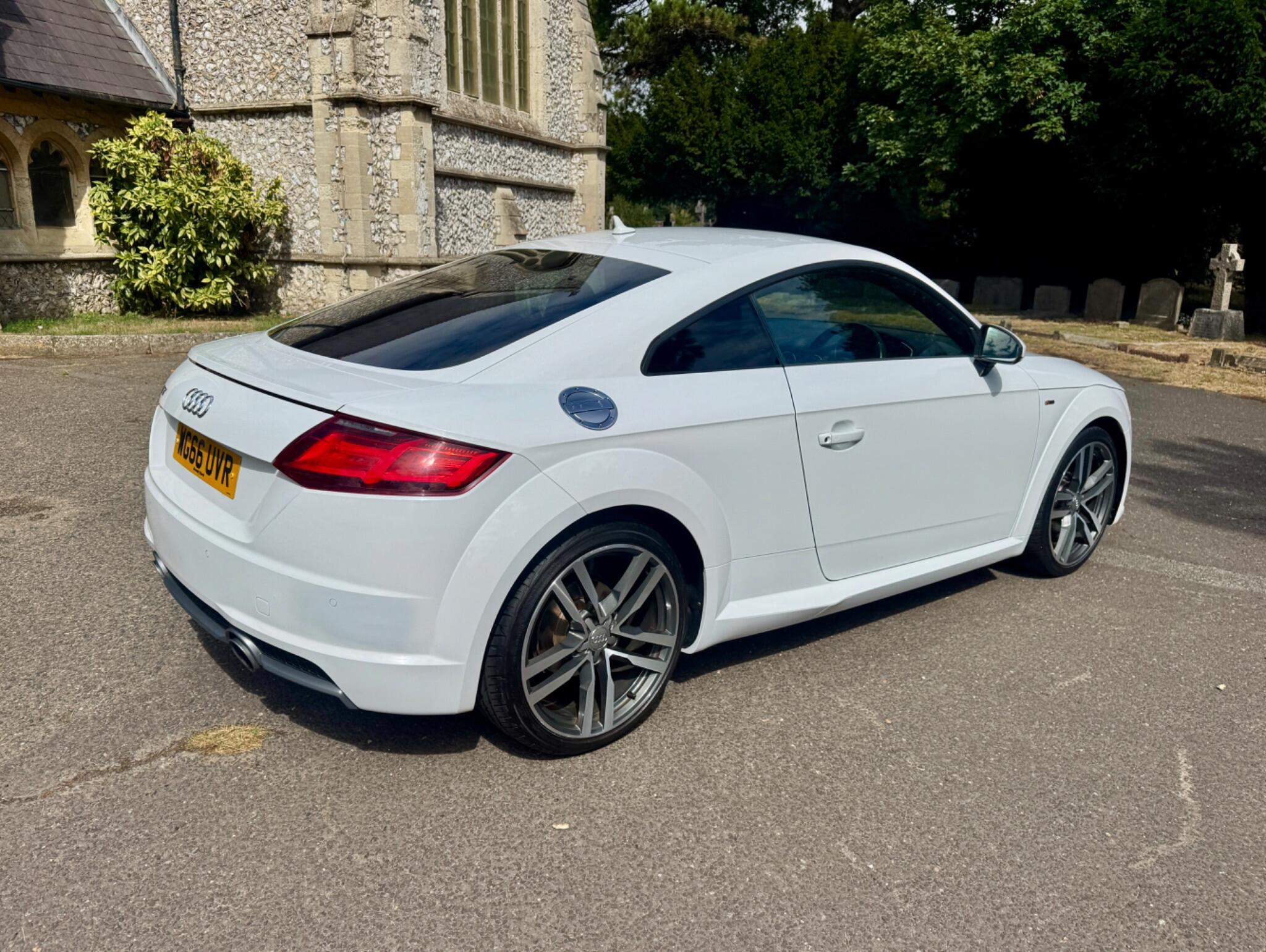 Audi TT view 21