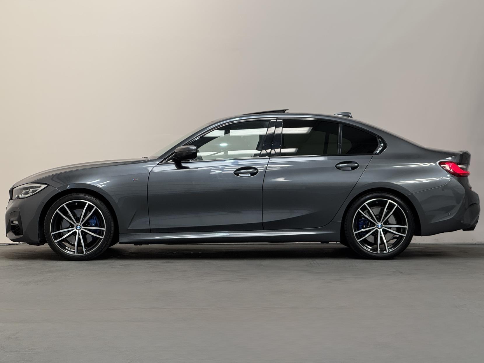 BMW 3 Series view 9