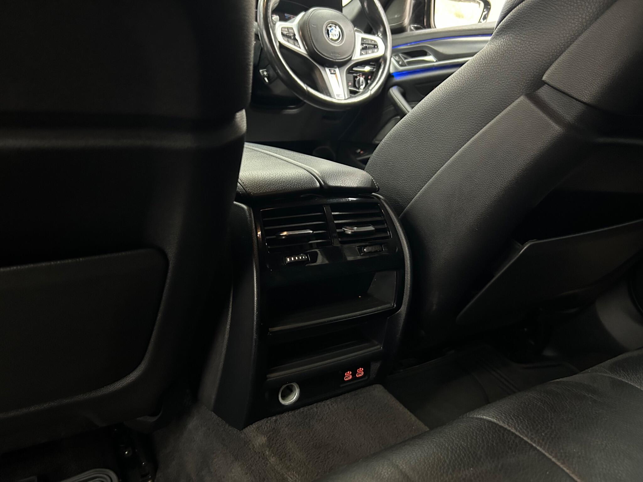 BMW 5 Series view 26