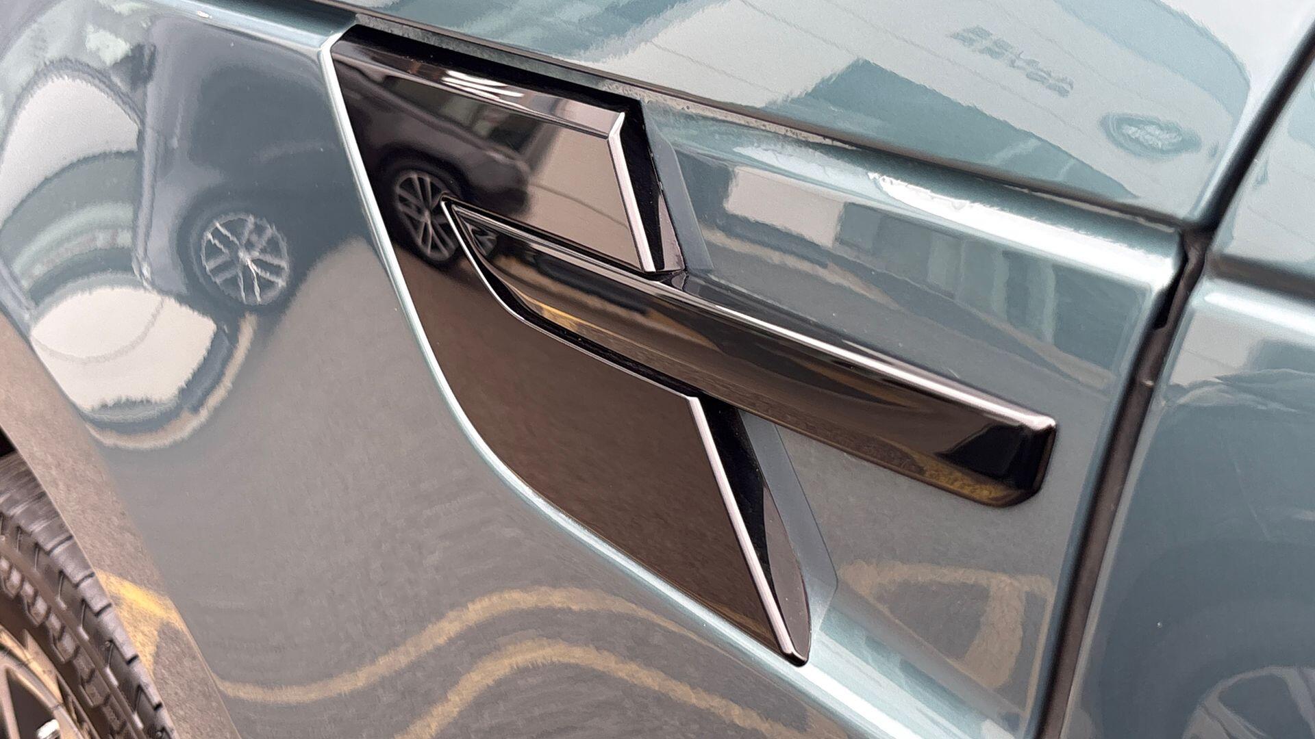 Land Rover Range Rover Sport view 23