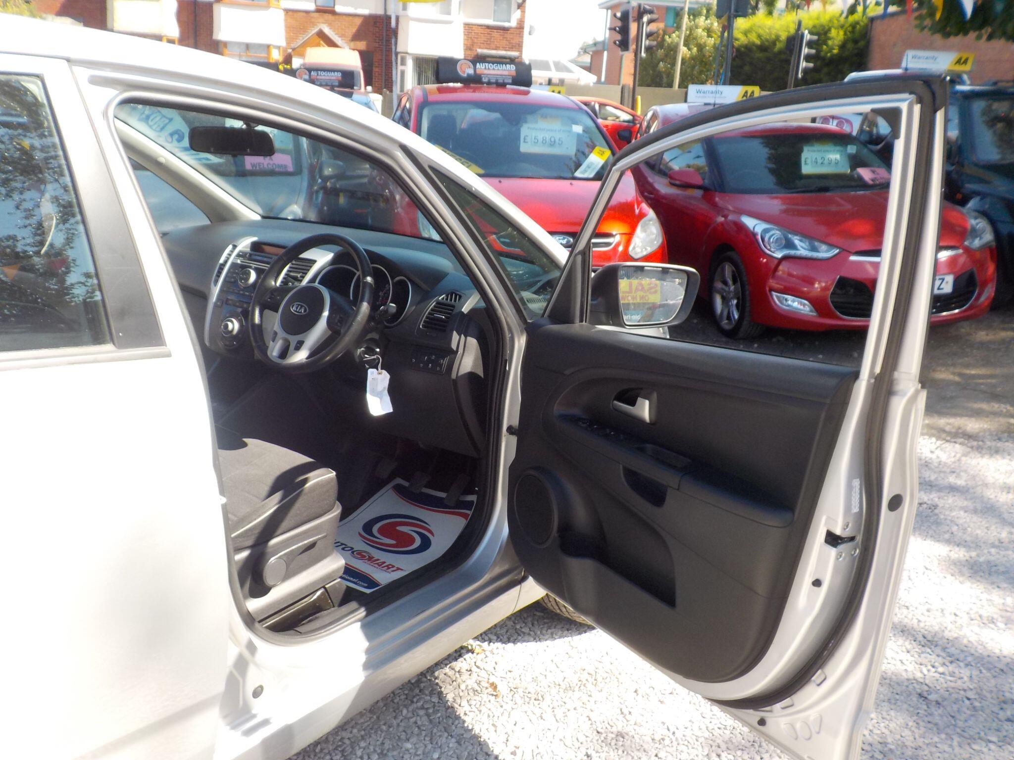 Kia Venga 1.4 EcoDynamics 2 Euro 5 (s/s) 5dr