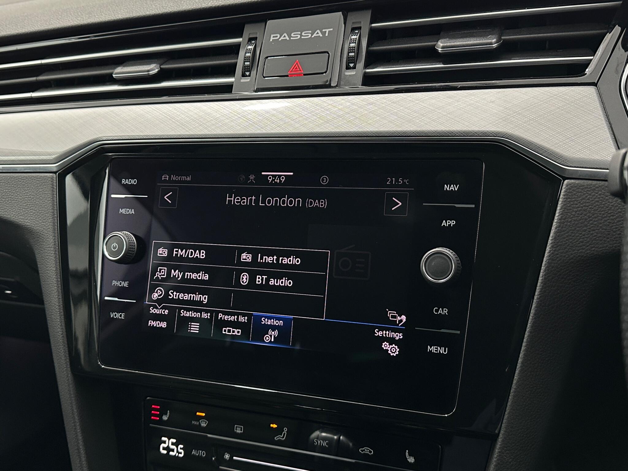 Volkswagen Passat view 25