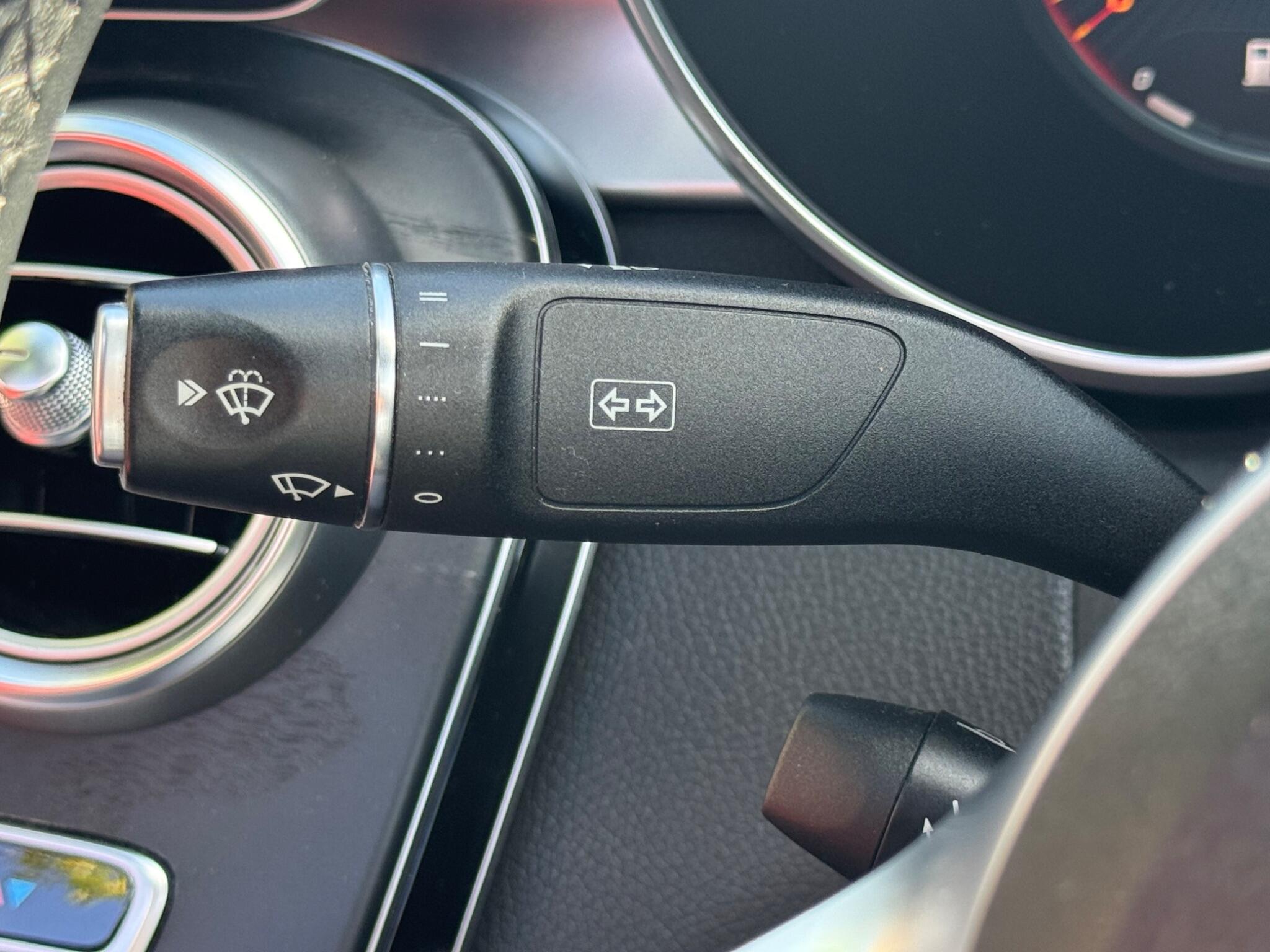 Mercedes-Benz C-Class view 31