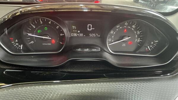 Peugeot 208 view 12