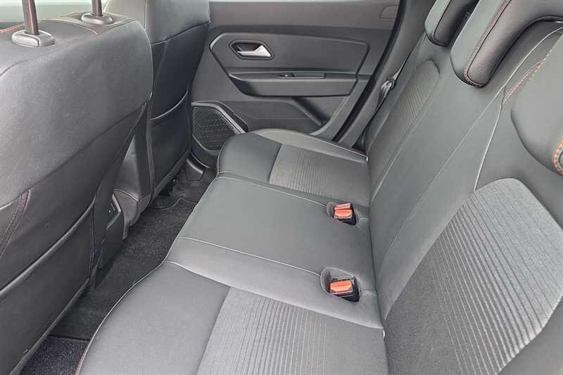 Dacia Duster view 29