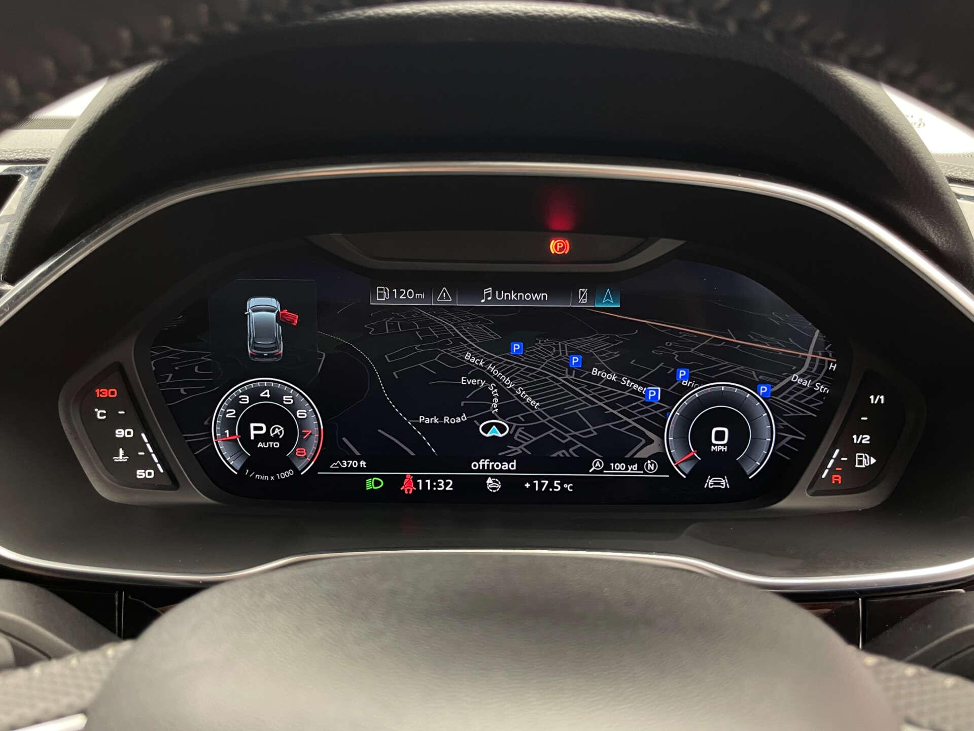 Audi Q3 view 19