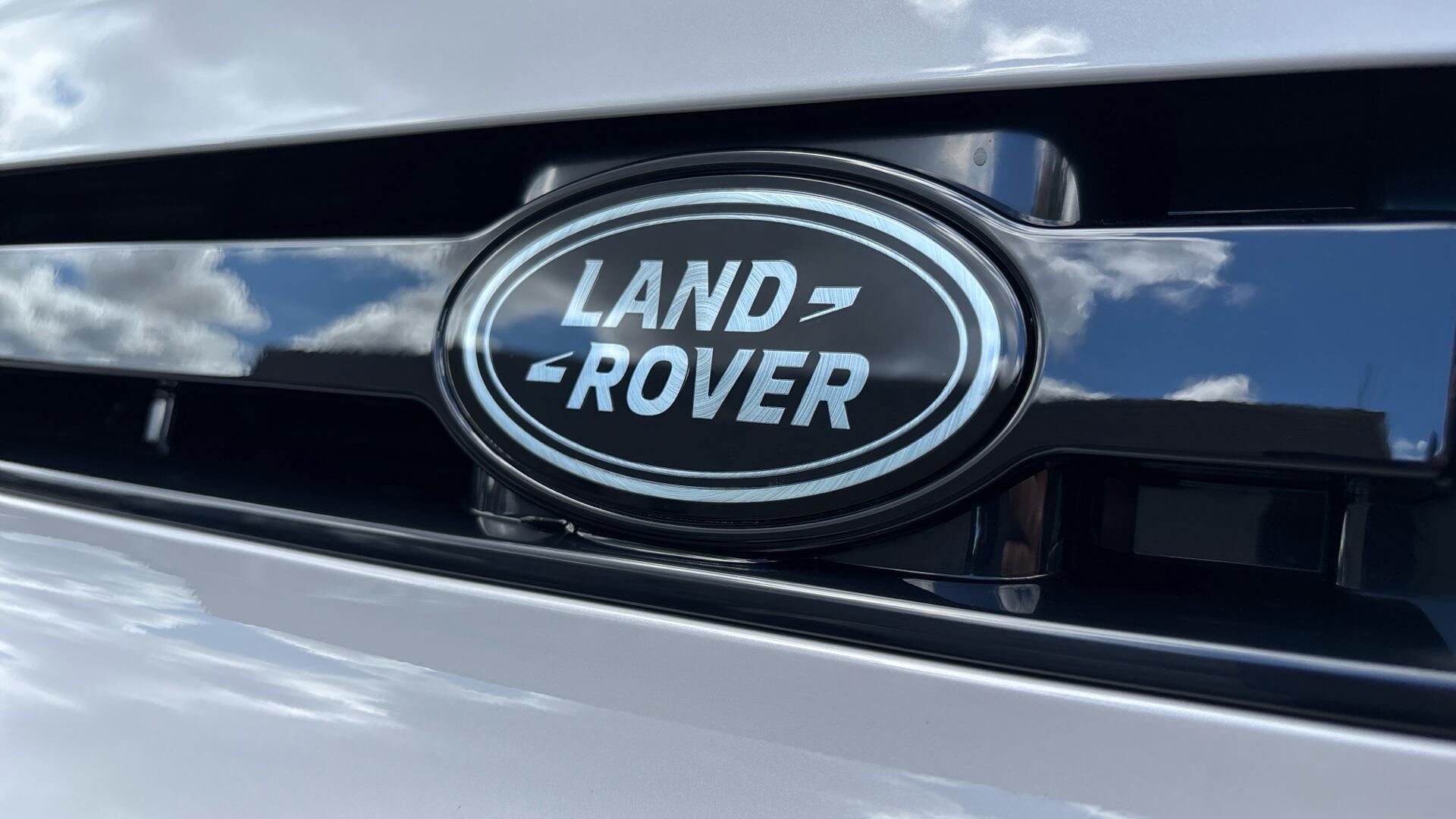 Land Rover Defender view 52