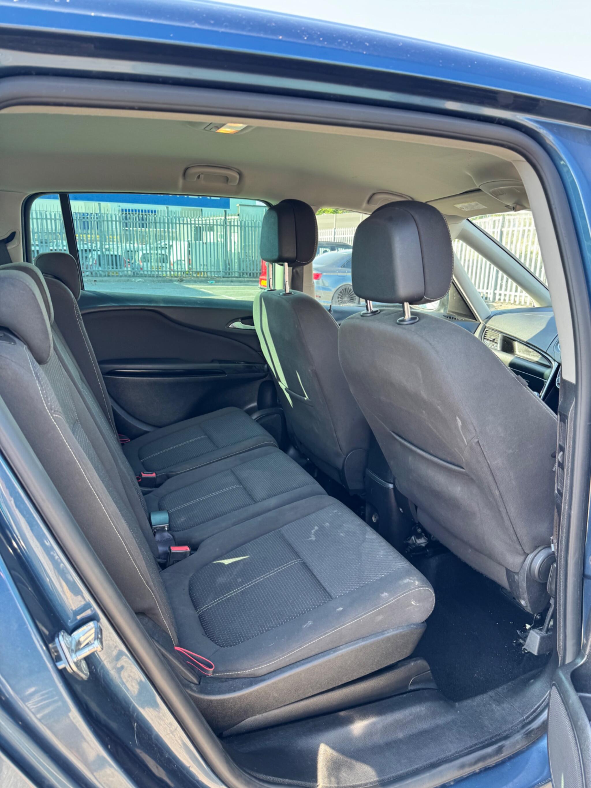 Vauxhall Zafira Tourer view 37
