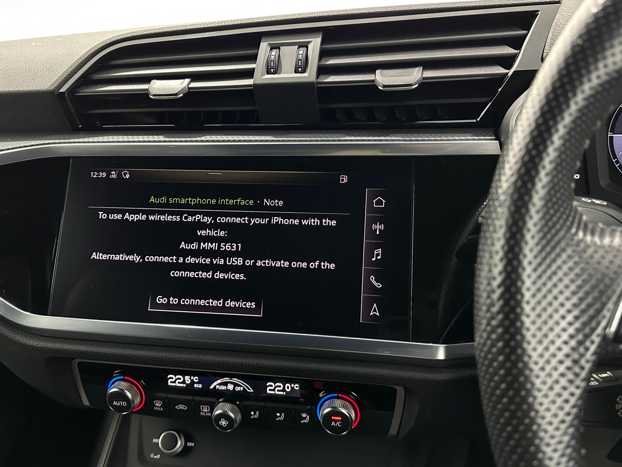 Audi Q3 view 23