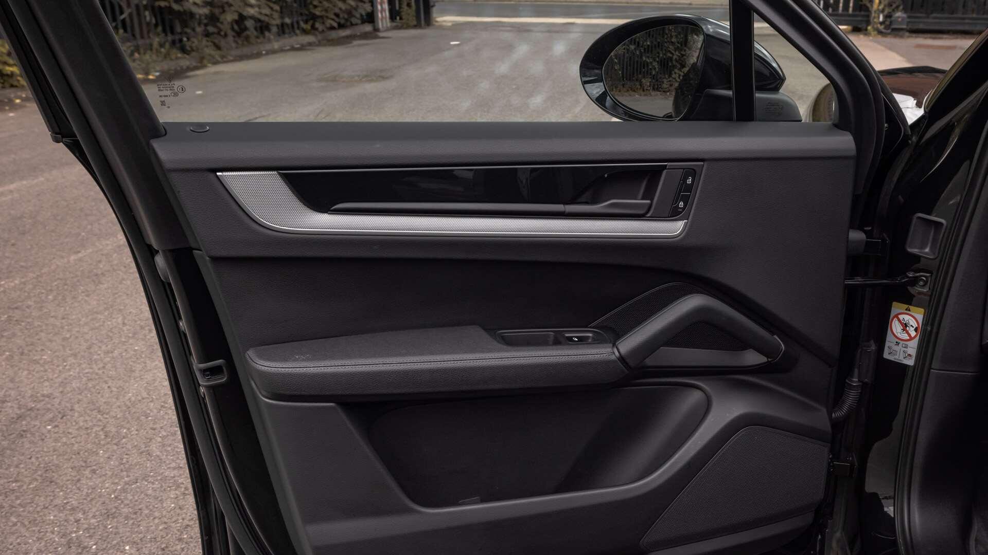 Porsche Cayenne view 30