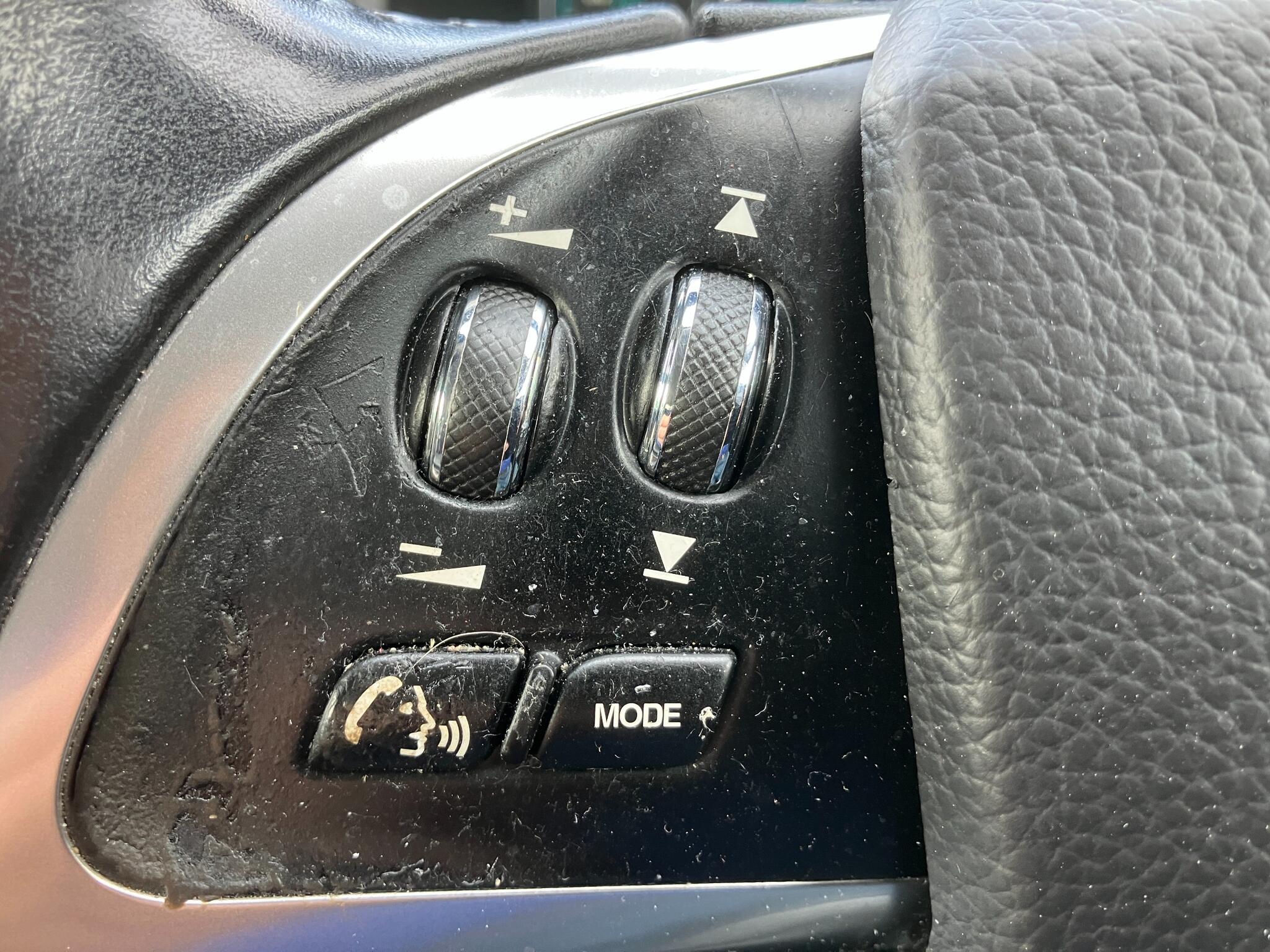 Jaguar XF view 19