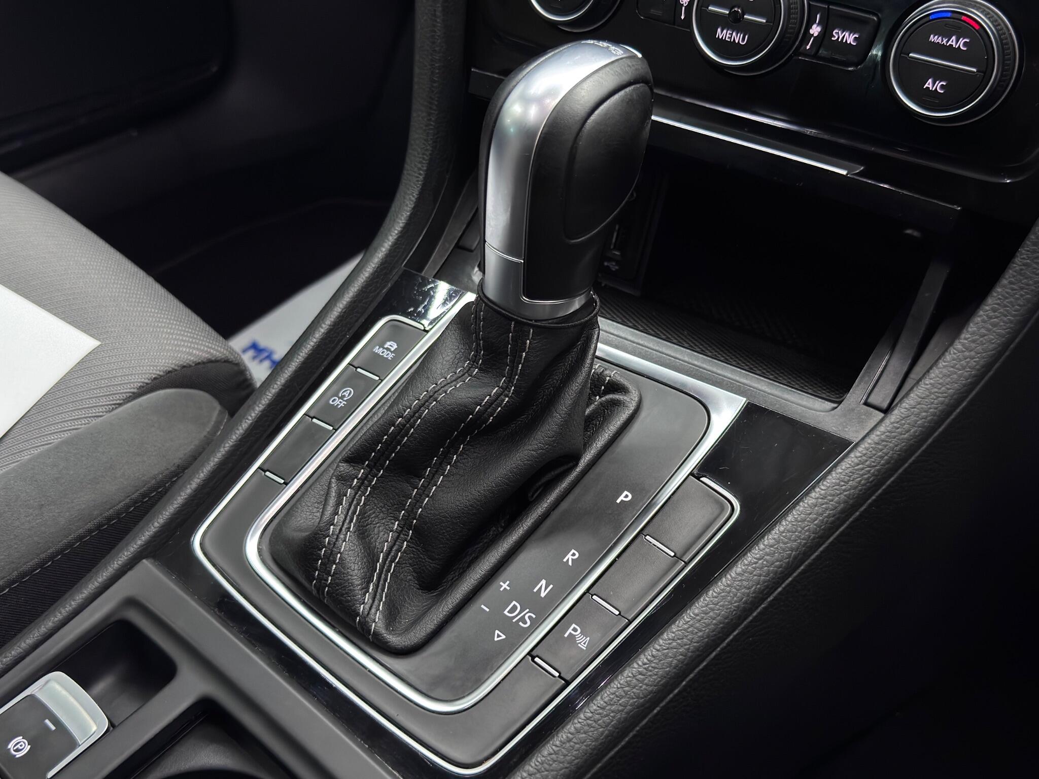 Volkswagen Golf view 7