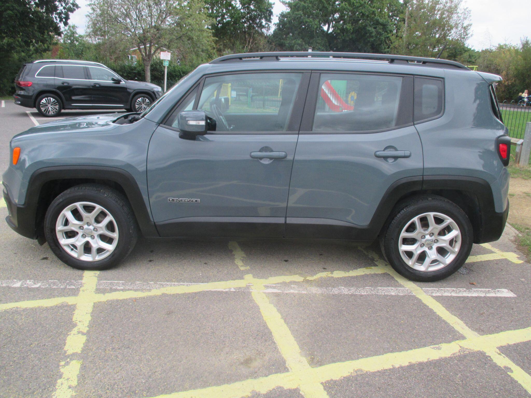 Jeep Renegade view 23