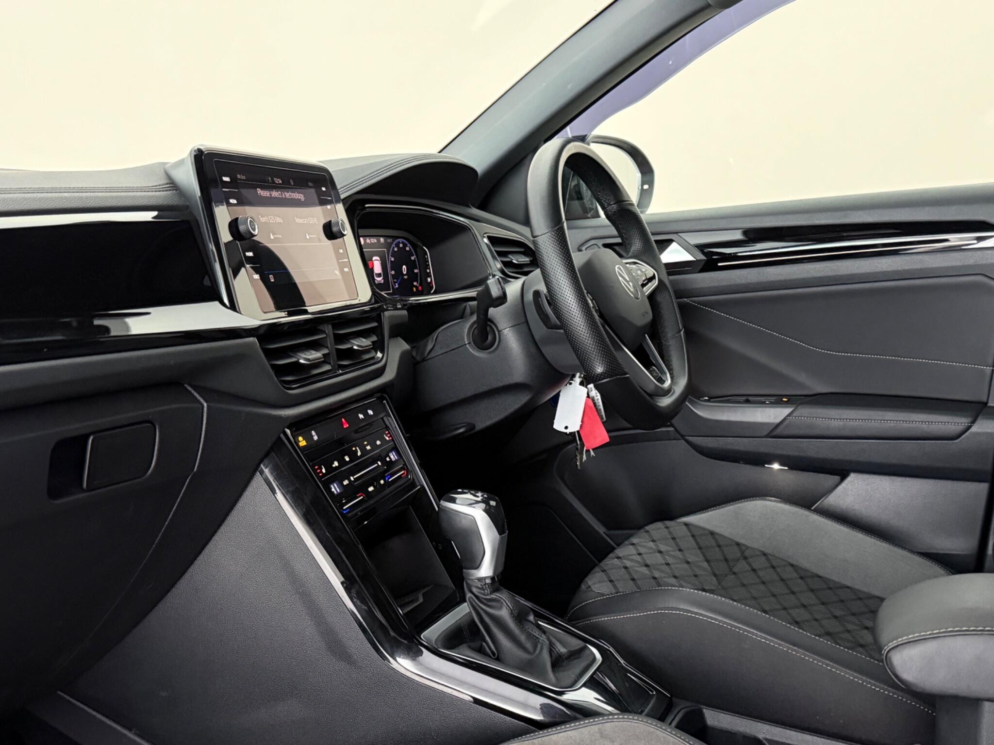 Volkswagen T-Roc view 31