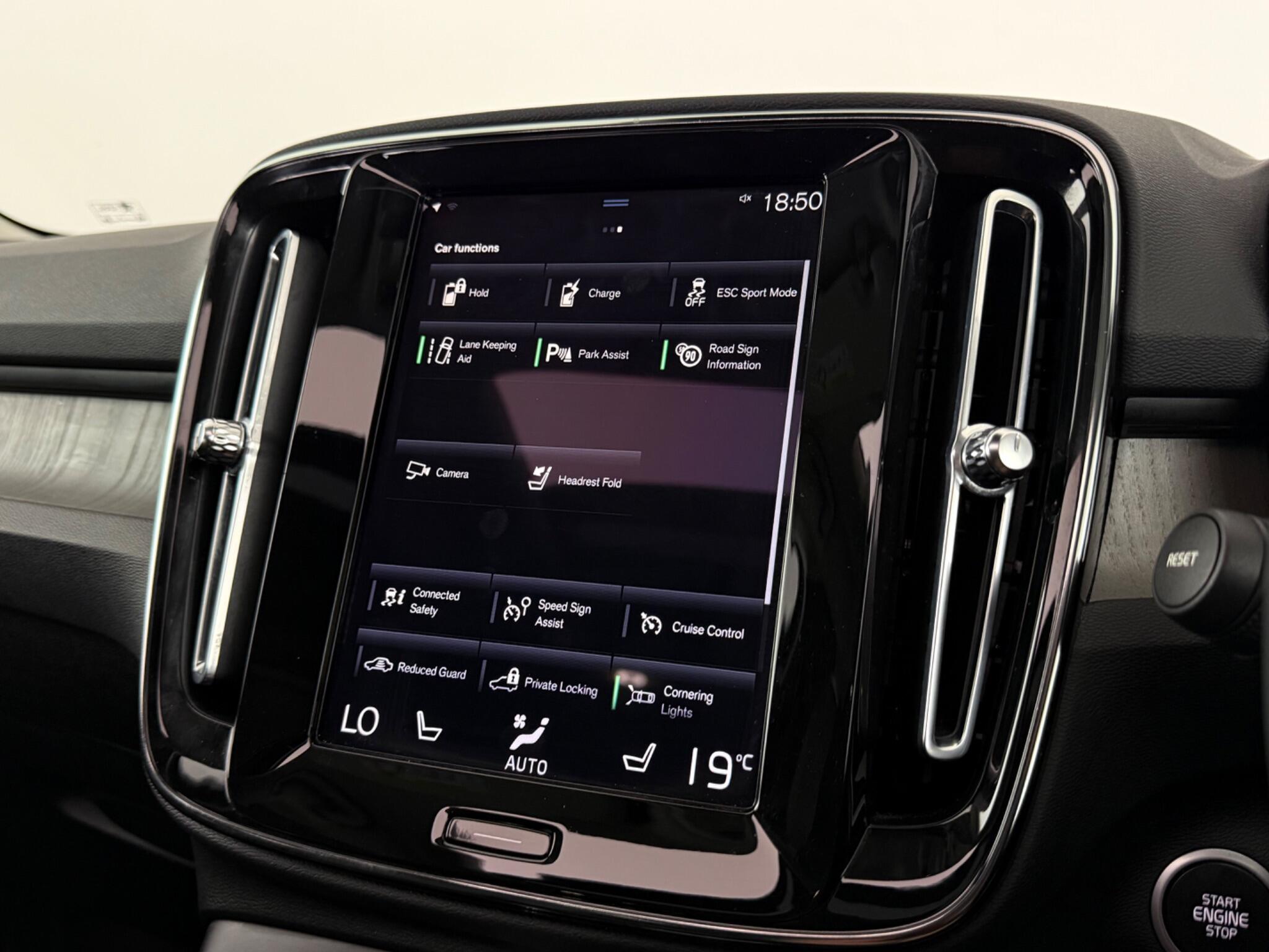 Volvo XC40 view 26