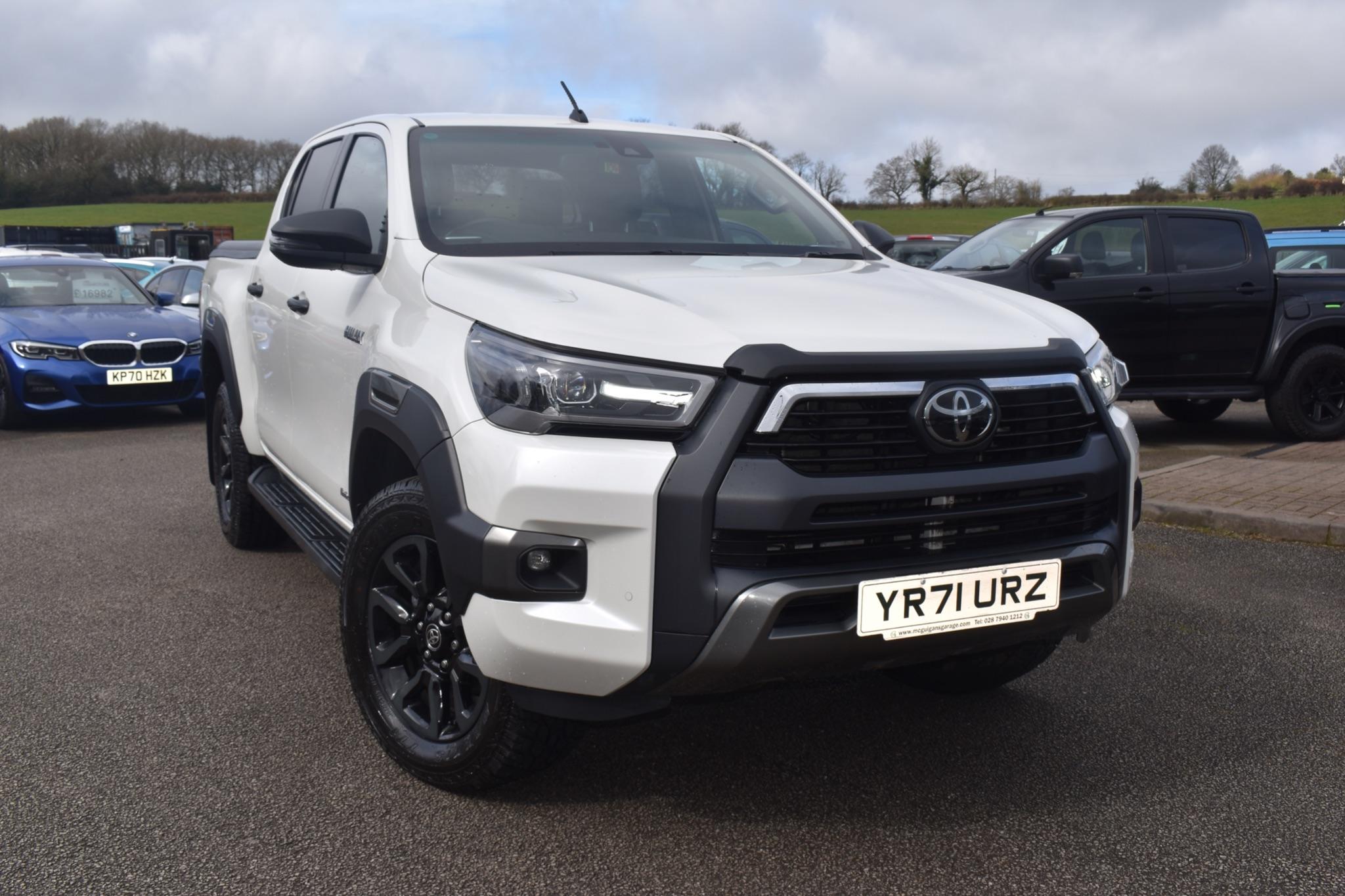 Hilux - 2.8 D-4D Invincible X 4WD Euro 6 (s/s) 4dr - Image 3