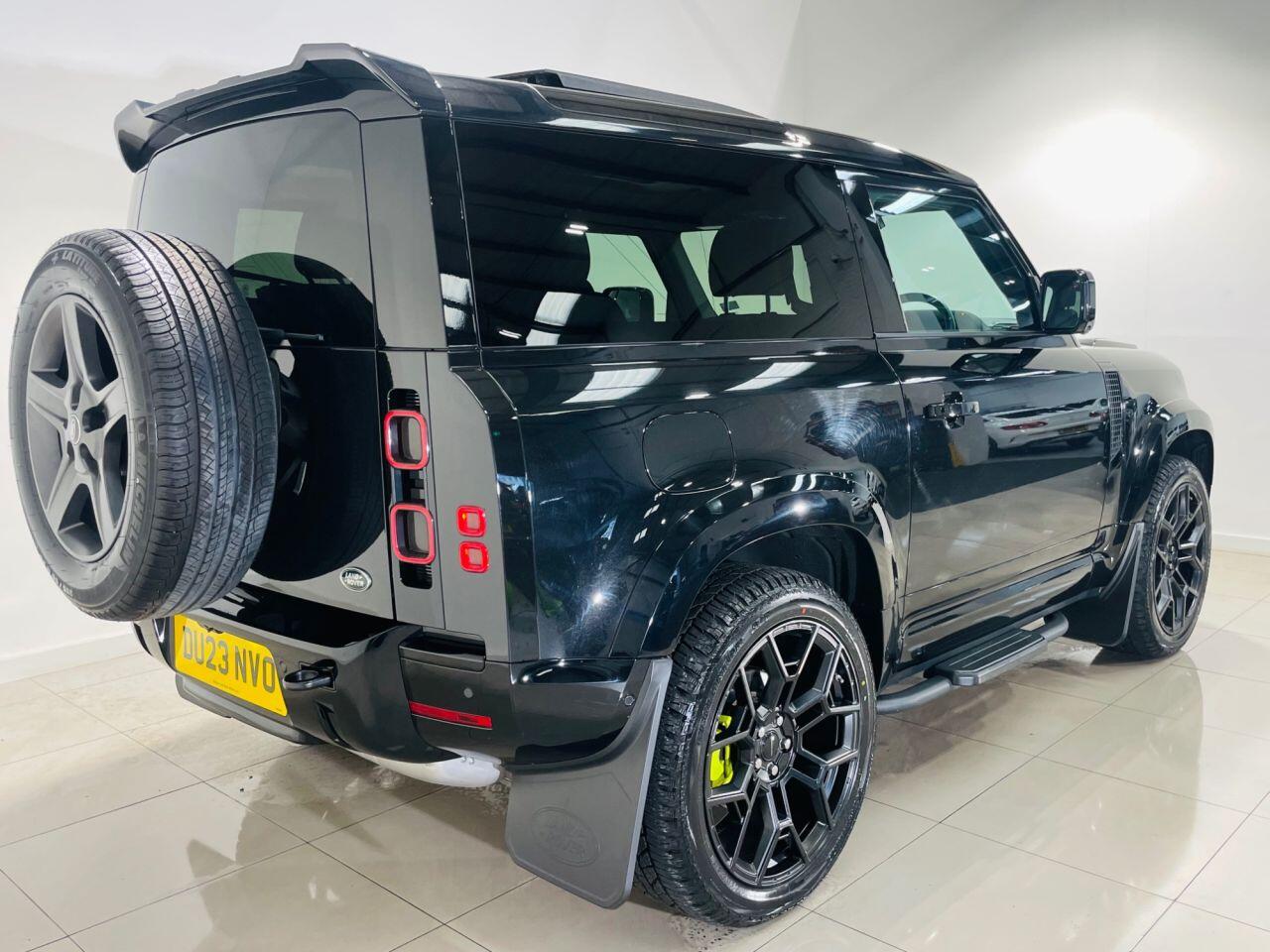 Land Rover Defender 90 view 30