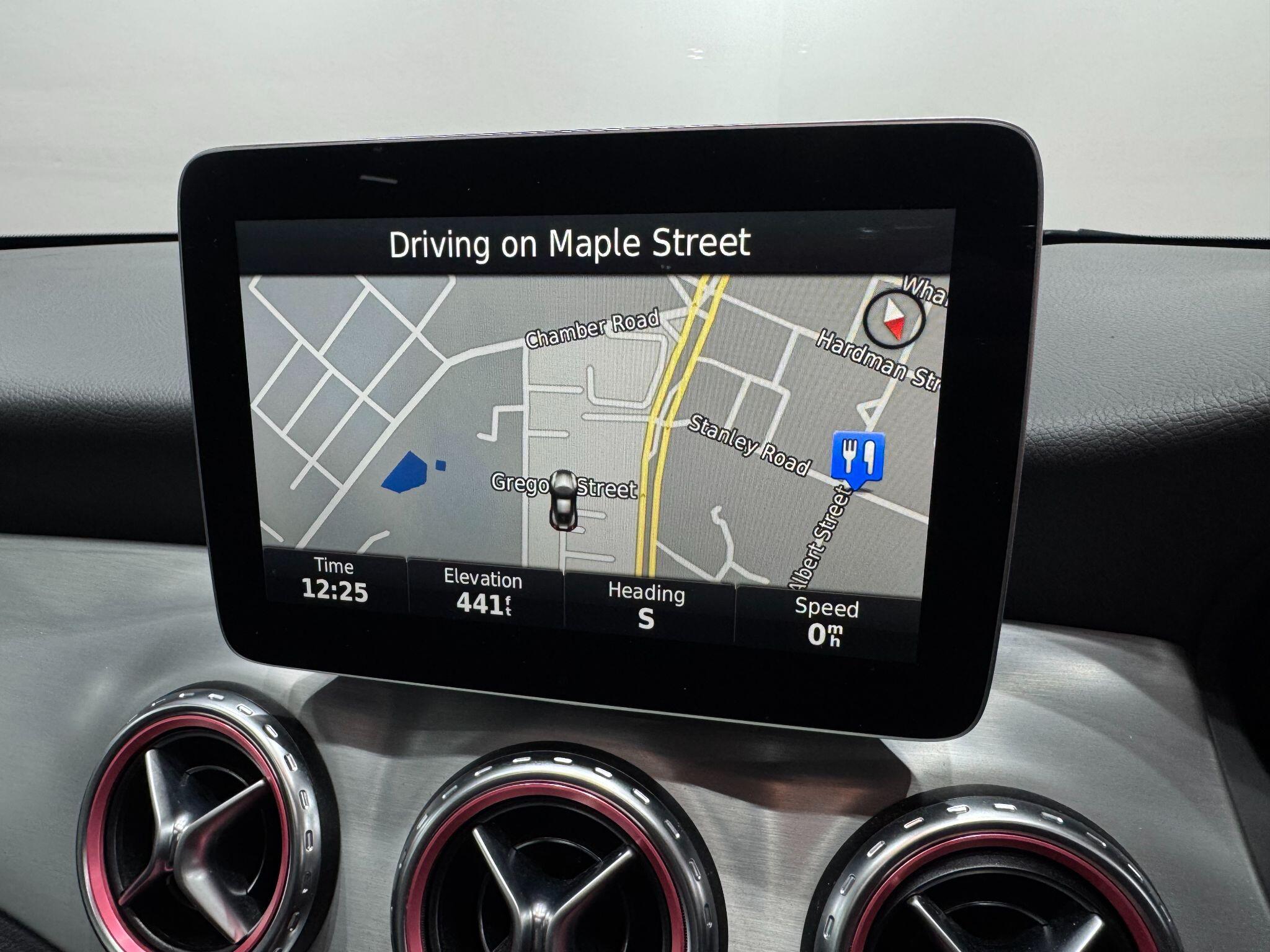 Mercedes-Benz GLA view 37