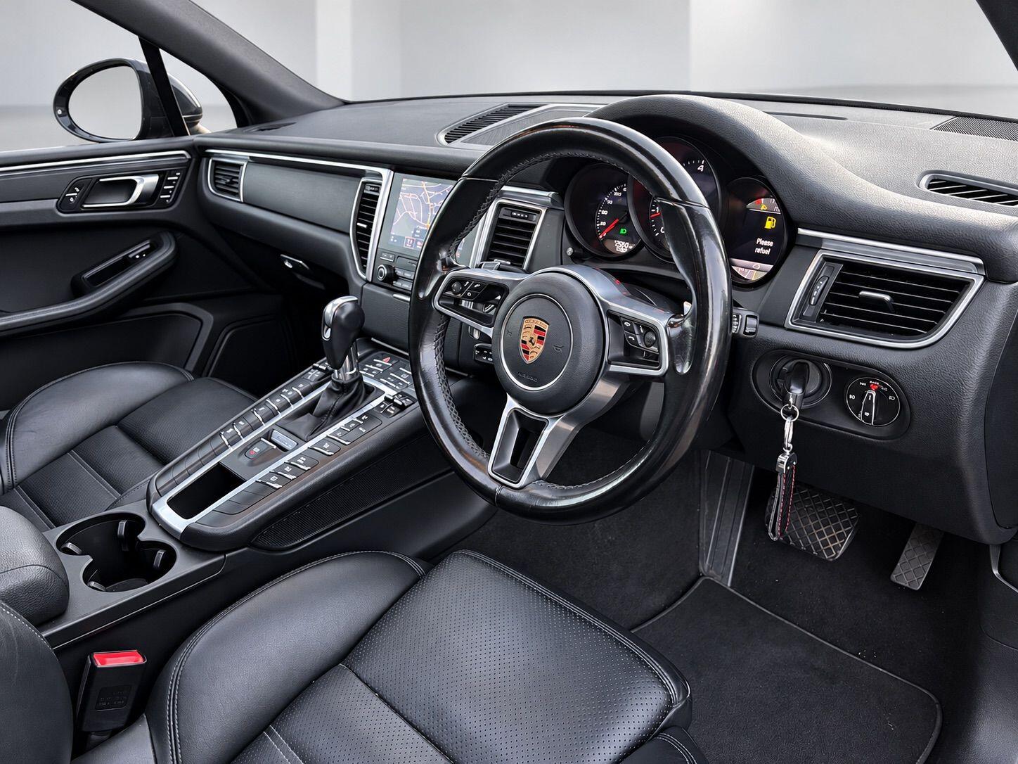Porsche Macan view 22