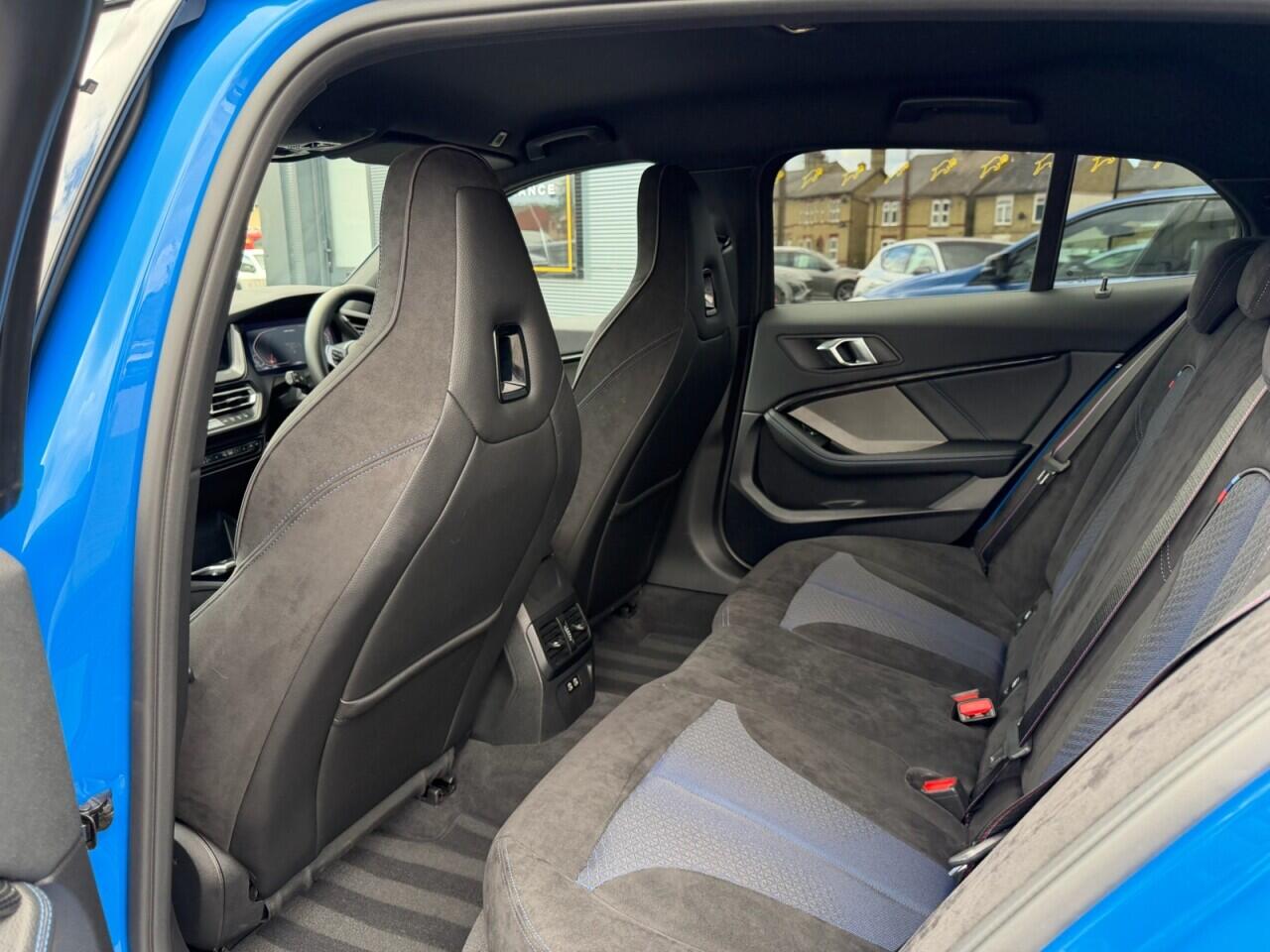 BMW 1 Series view 15