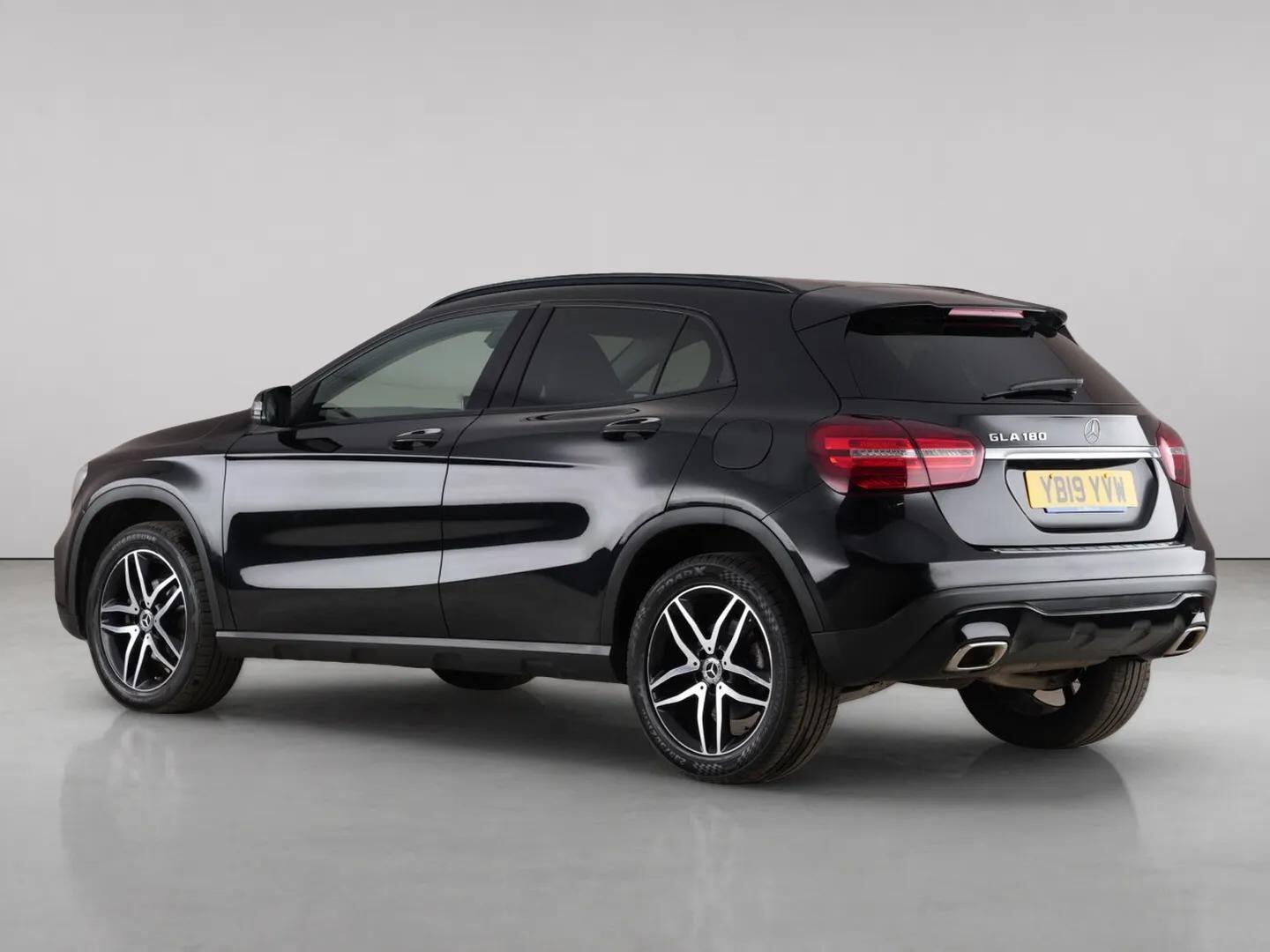 Mercedes-Benz GLA view 8