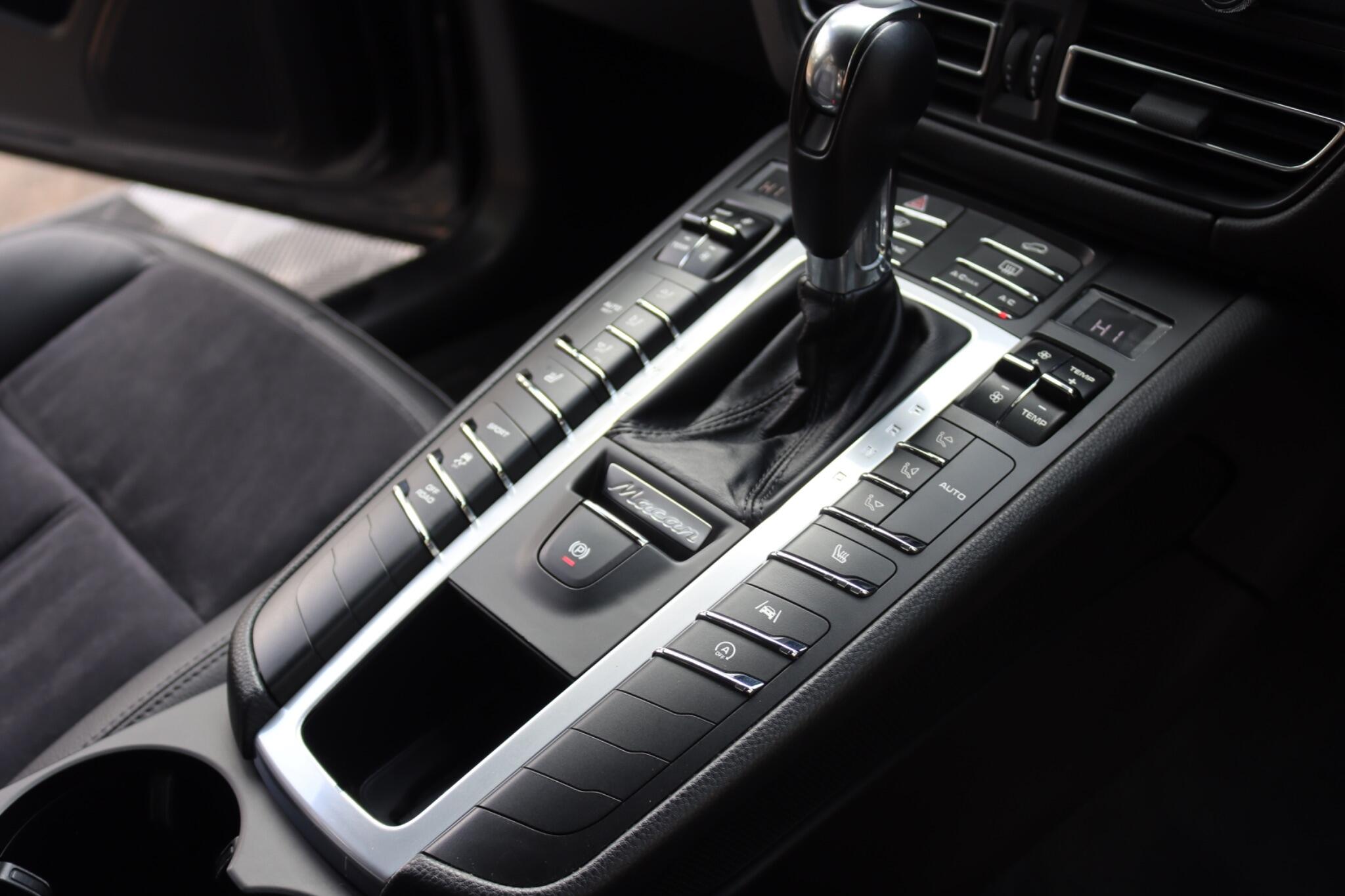 Porsche Macan view 33