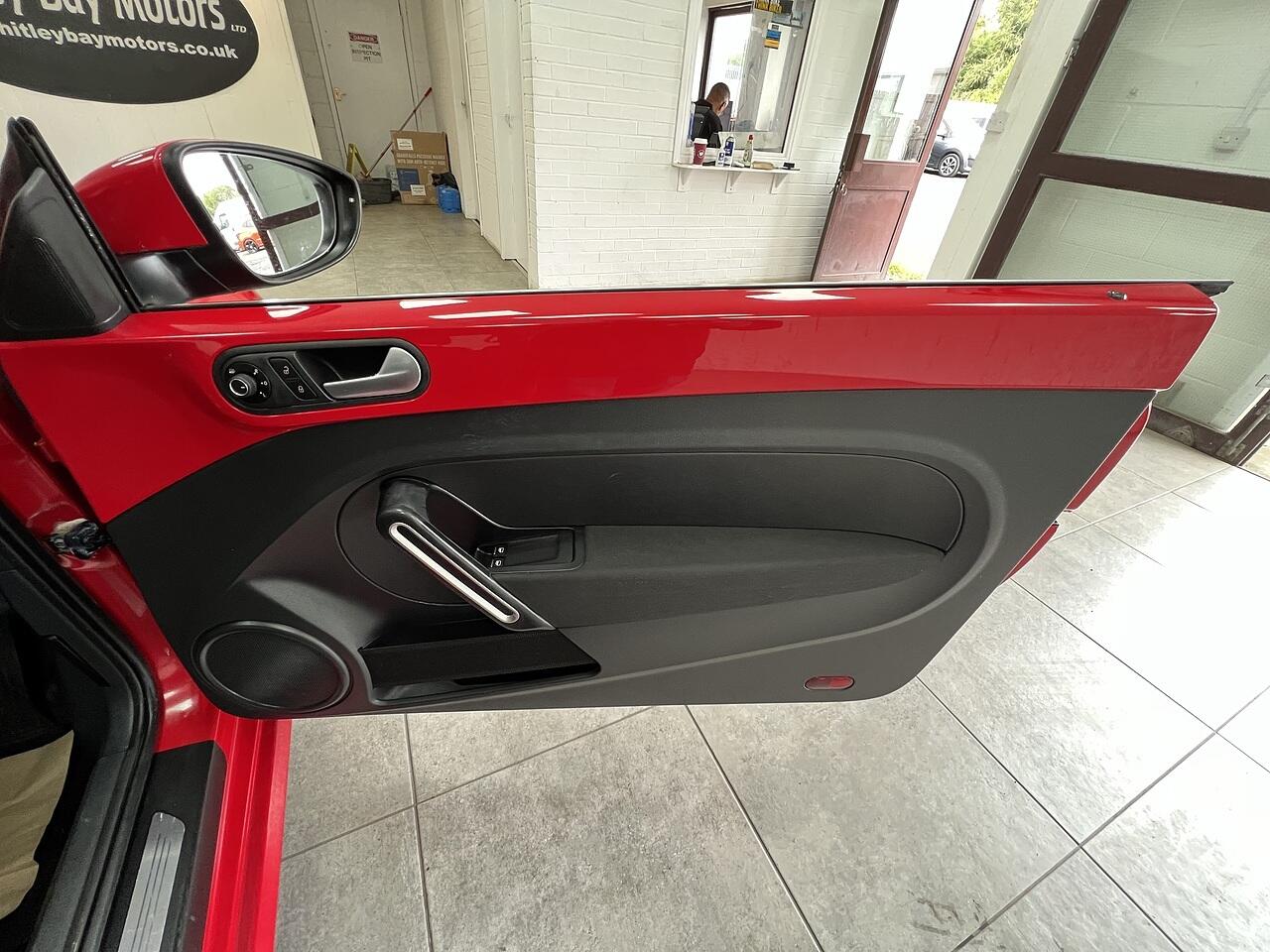 Volkswagen Beetle view 13