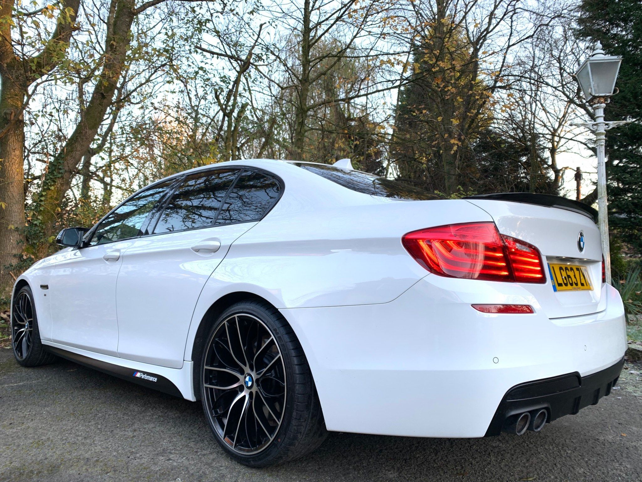 BMW 5 Series view 4