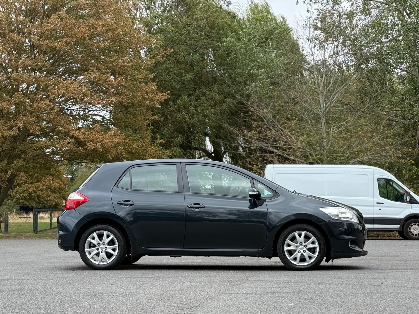 Toyota Auris view 8